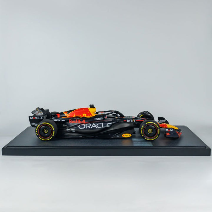 MINICHAMPS 1:12 RED BULL RACING HONDA RB19 - MAX VERSTAPPEN - 2ND PLACE QATAR SPRINT RACE - WORLD CHAMPION 2023