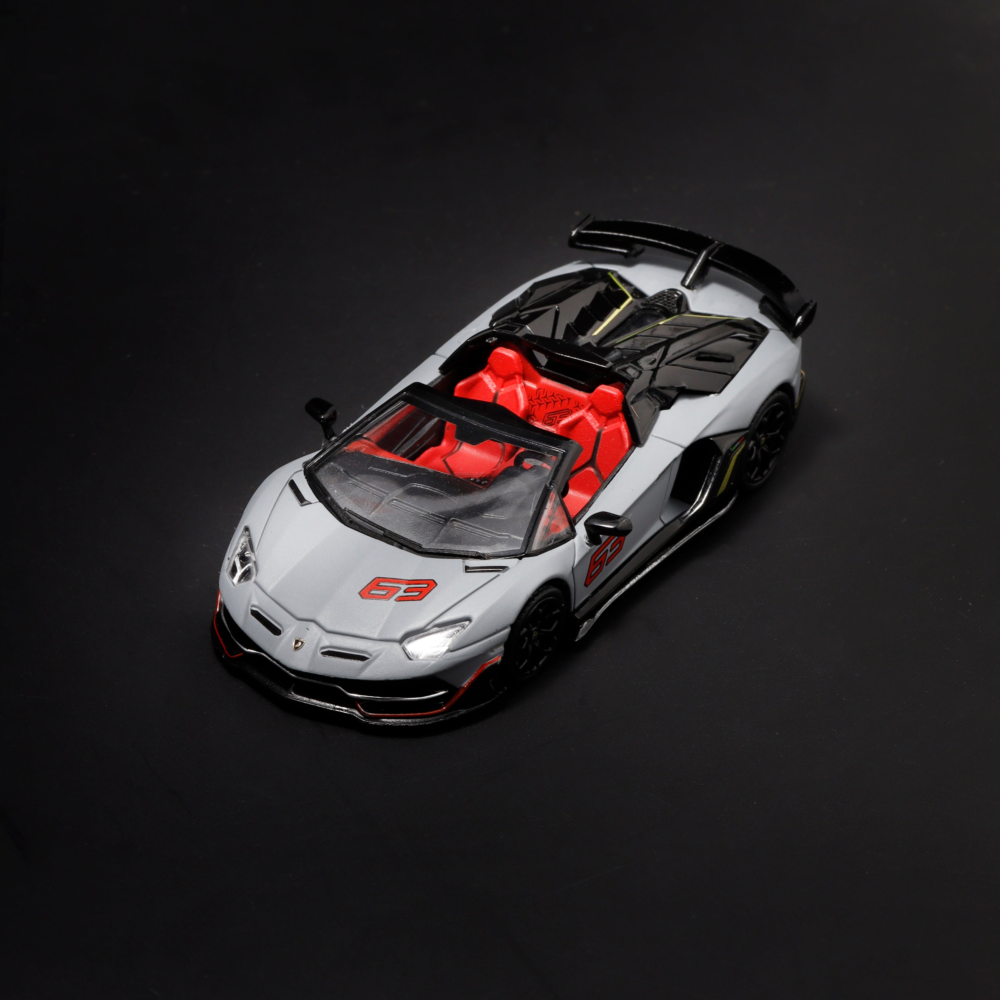 Maxwell Model 1:64 Lamborghini Aventador SVJ63 Roadster - Gray