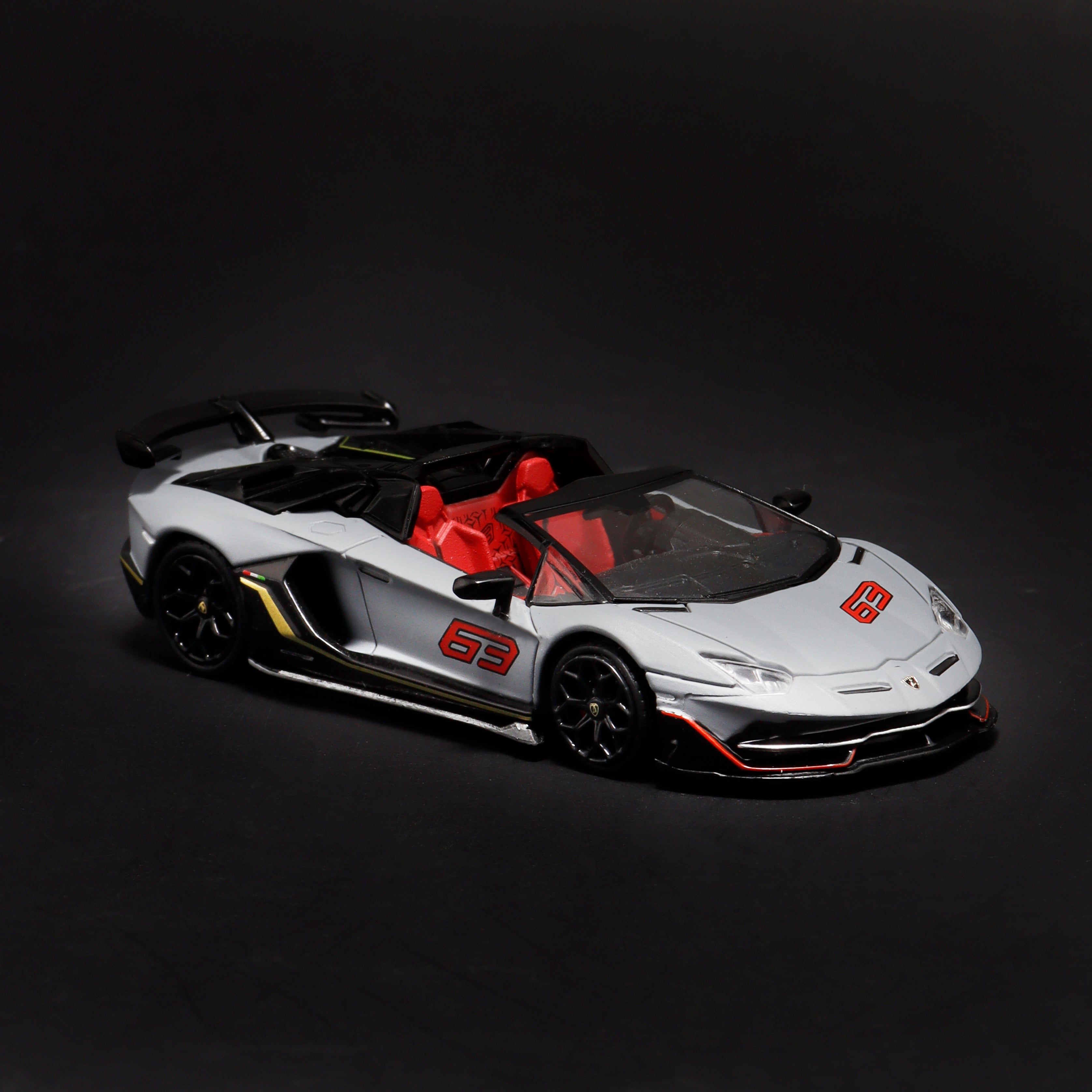 Maxwell Model 1:64 Lamborghini Aventador SVJ63 Roadster - Gray