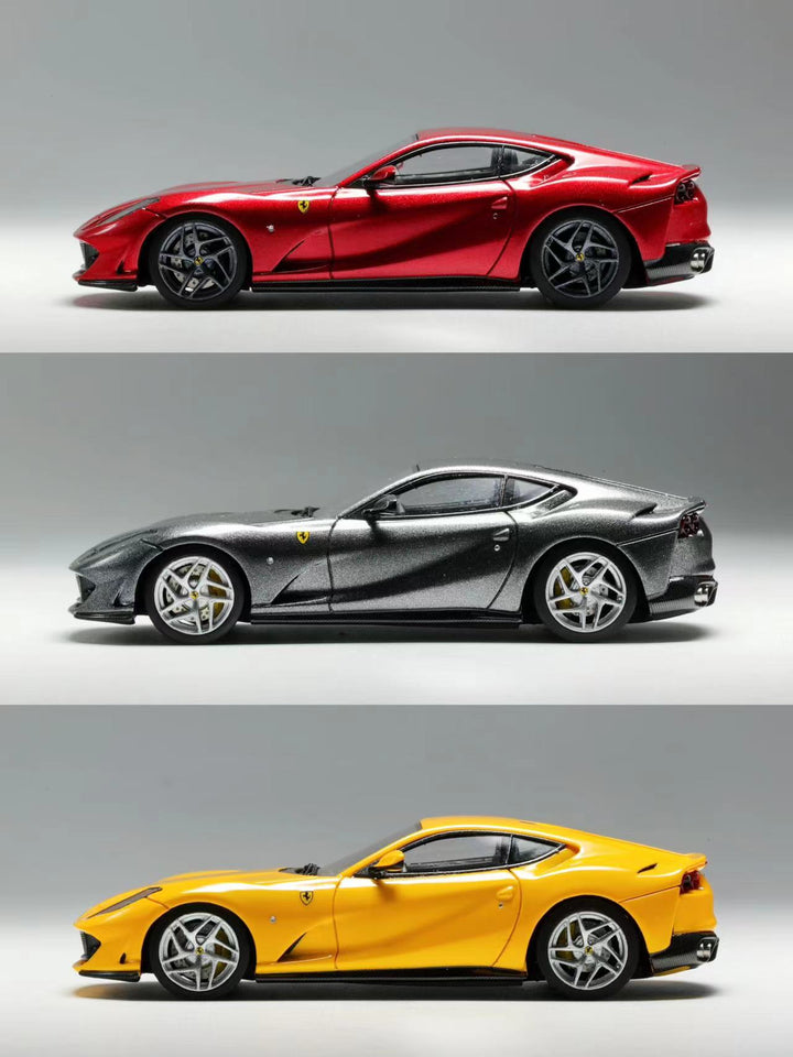 [Preorder] Car's Lounge 1:64 812 superfast (3 Colors)