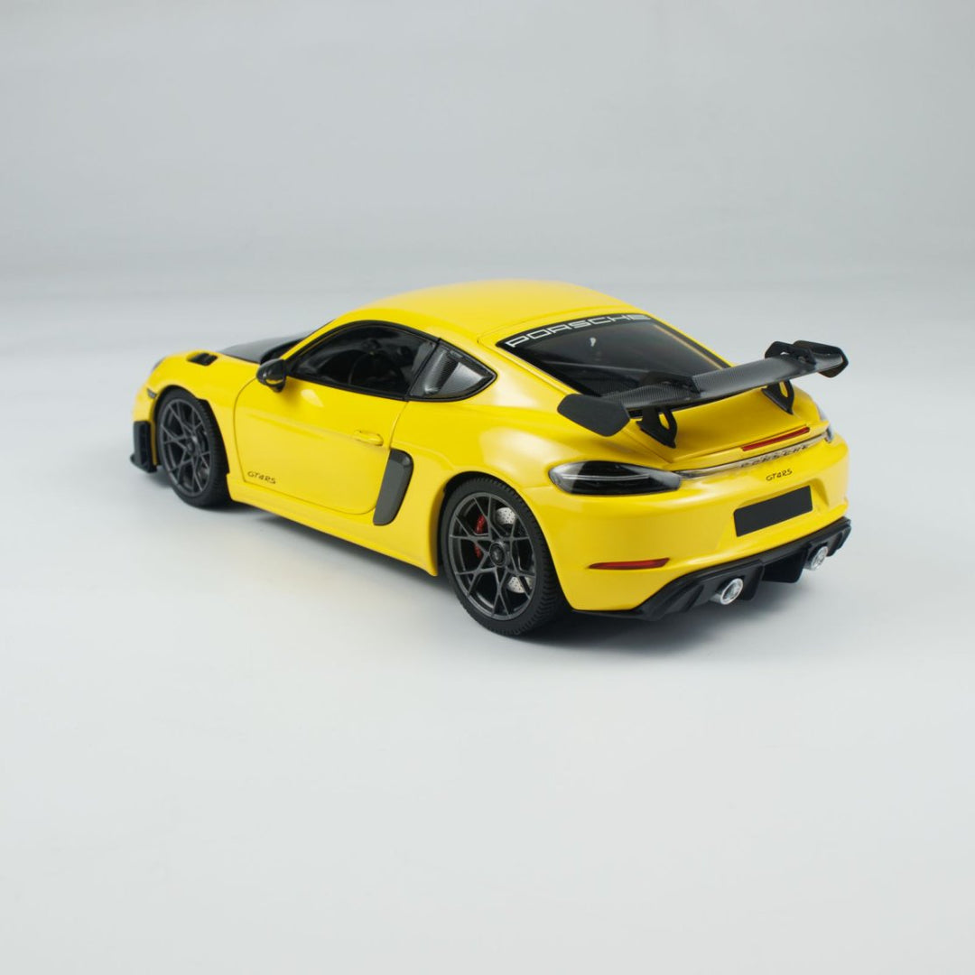 Minichamps 1:18 Caymen 718 Caymen GT4 RS Weissach Package