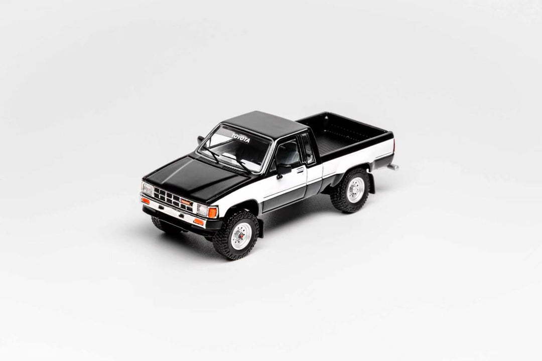 [Preorder] GCD 1:64 Toyota Hilux SR5 XTRA Cab 1985 (LHD) (3 Colours) KS-087-641/ KS-087-642/ KS-087-643