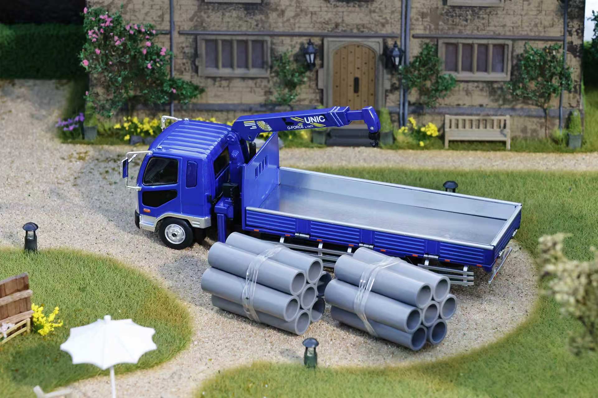 Preorder] GCD 1:64 Mitsubishi Fuso Fighter (1024) Truck With Crane