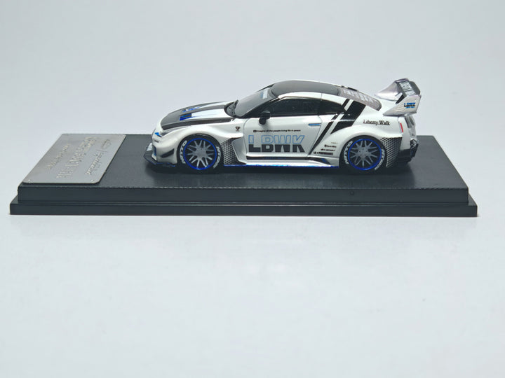[Preorder] Model Collect 1:64 LBWK Nissan GTR R35 (2 Colours)
