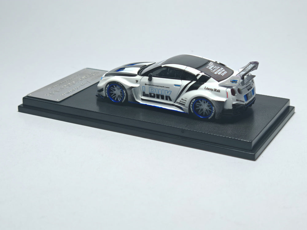 [Preorder] Model Collect 1:64 LBWK Nissan GTR R35 (2 Colours)