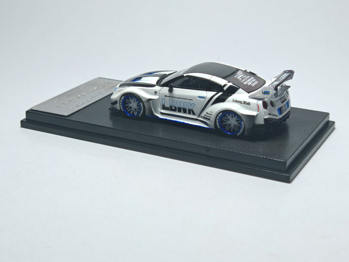 [Preorder] Model Collect 1:64 LBWK Nissan GTR R35 (2 Colours)