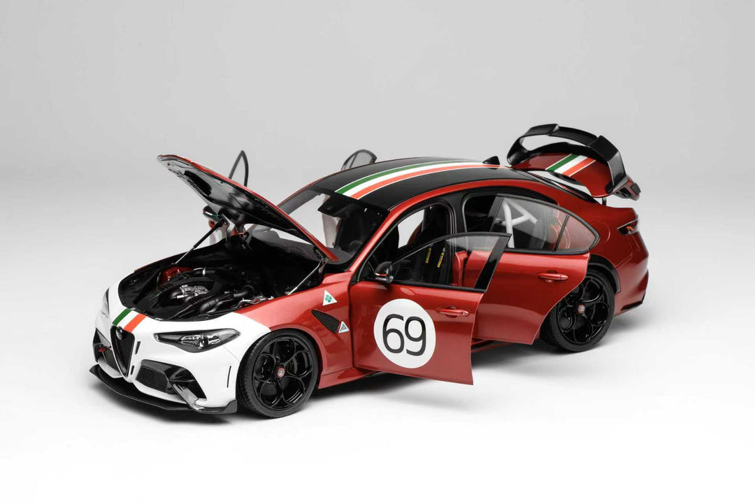 MOTORHELIX 1:18 Alfa Romeo Giulia GTAm Red Two-Tone /ltaly