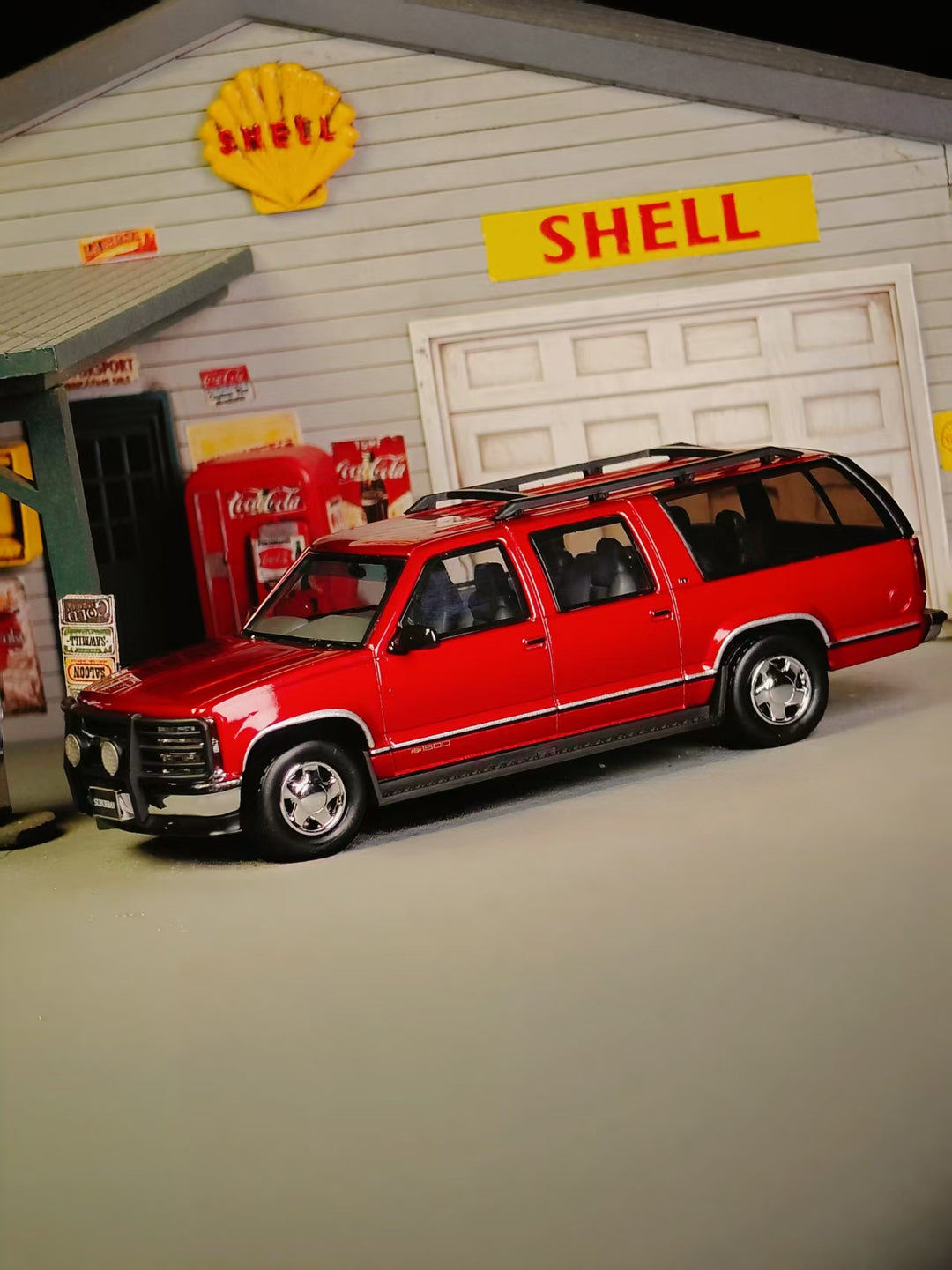[Preorder] BLISS 1:64 Chevrolet Suburban (2 Colours)