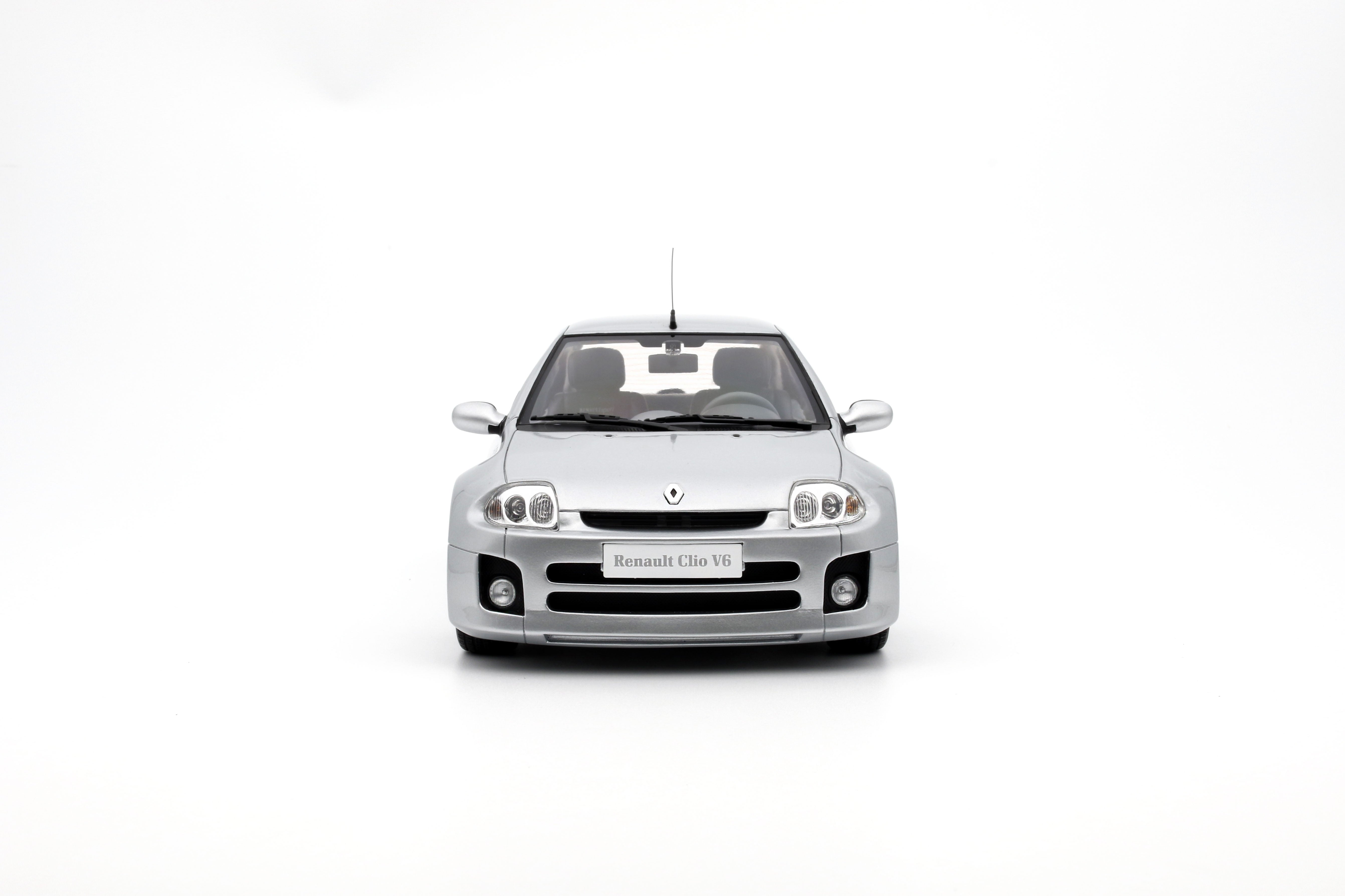 OttOmobile 1:18 RENAULT CLIO V6 PHASE 1 SILVER 2001 – Horizon Diecast