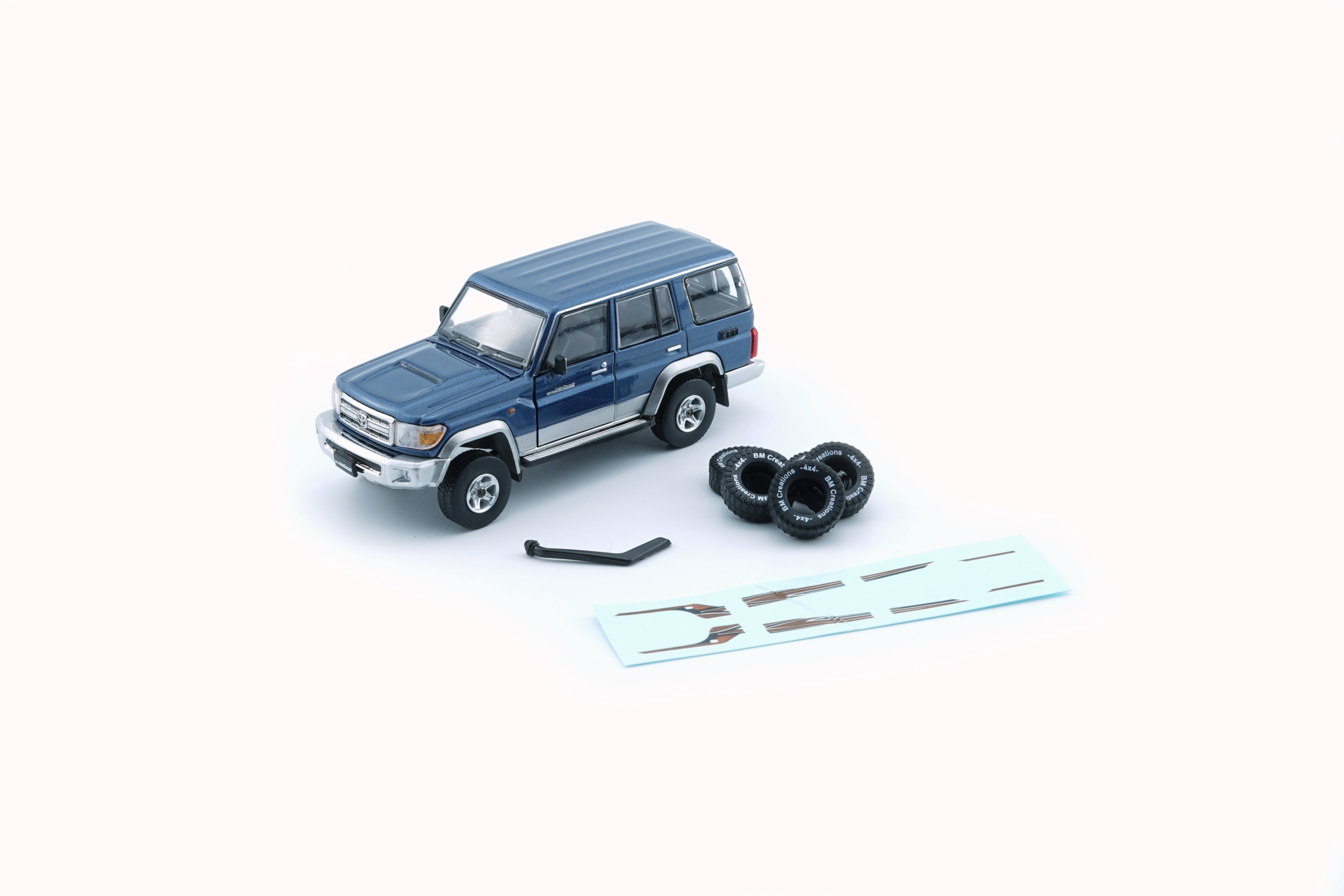 BM Creation 1:64 Toyota Land Cruiser LC76 Blue 64B0366 – Horizon
