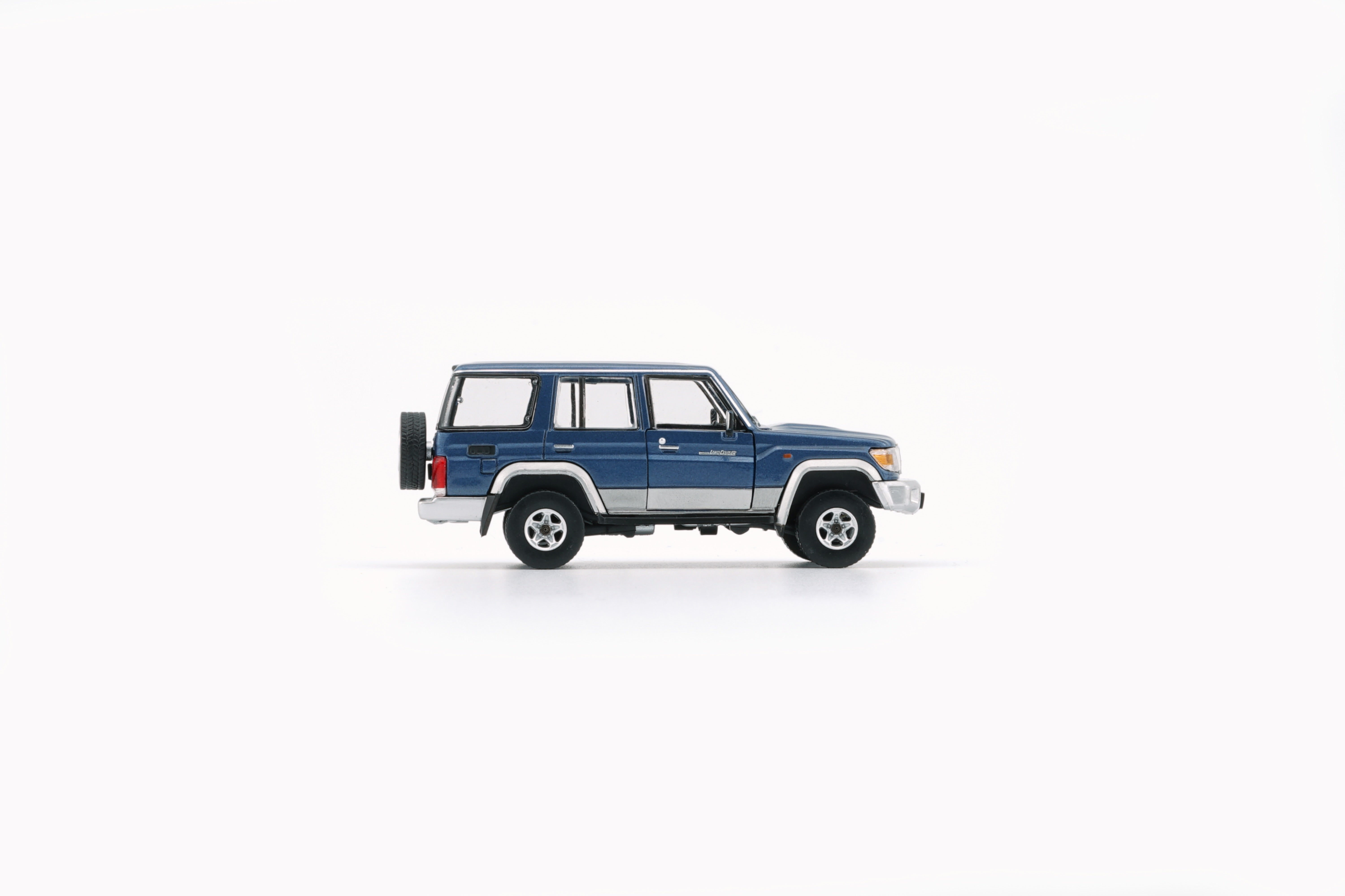 BM Creation 1:64 Toyota Land Cruiser LC76 Blue 64B0366 – Horizon