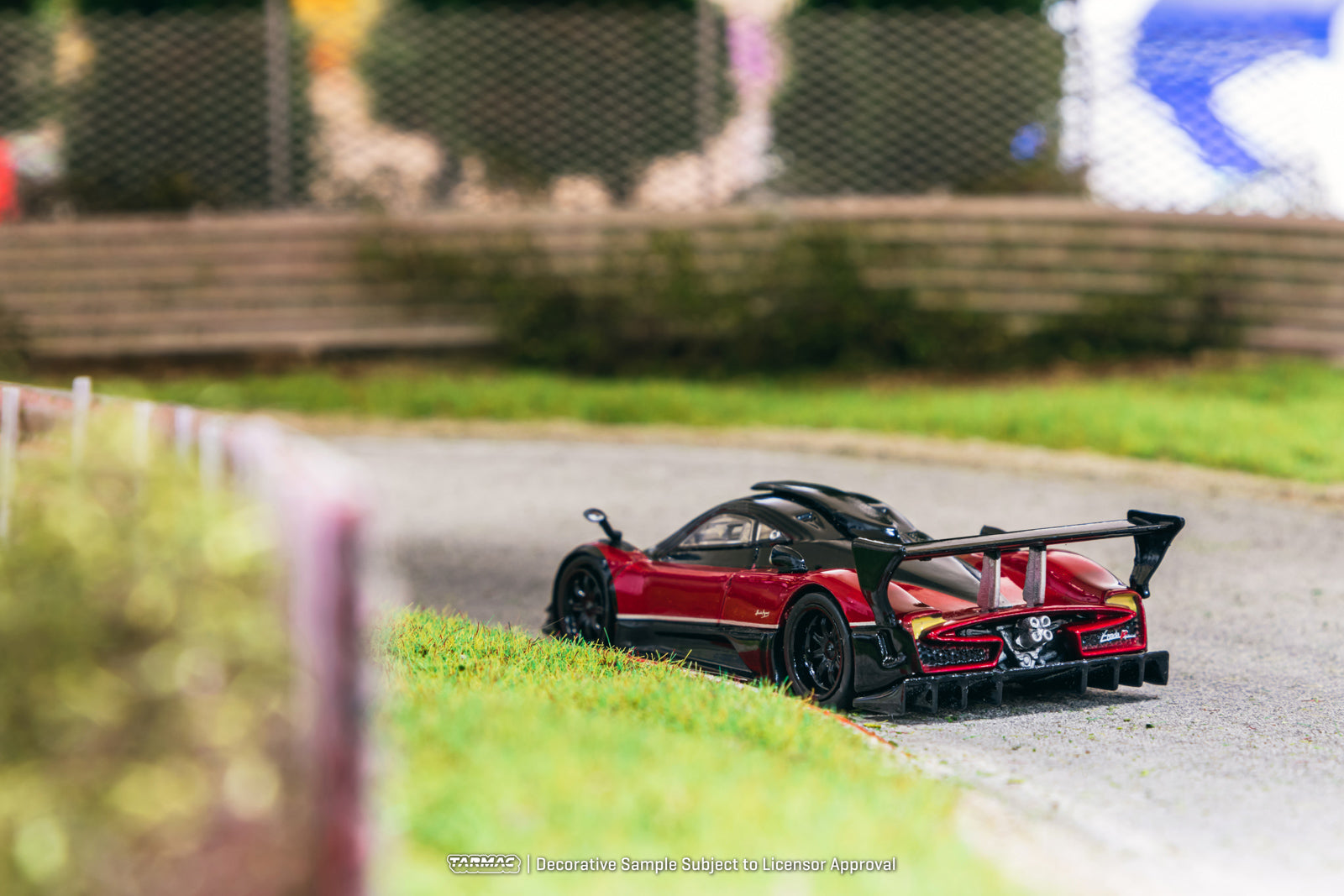 Tarmac Works 1:64 Pagani Zonda R Rosso Dubai T64G-TL015-RE