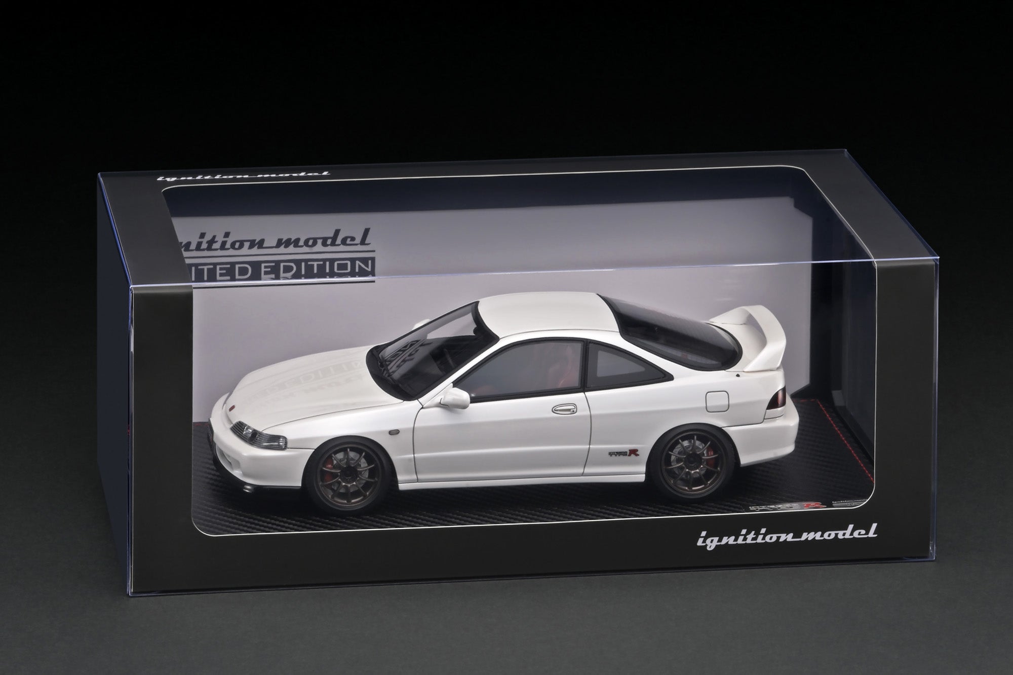 IG 1:18 Honda INTEGRA (DC2) TYPE R With B18C VTEC engine IG3055