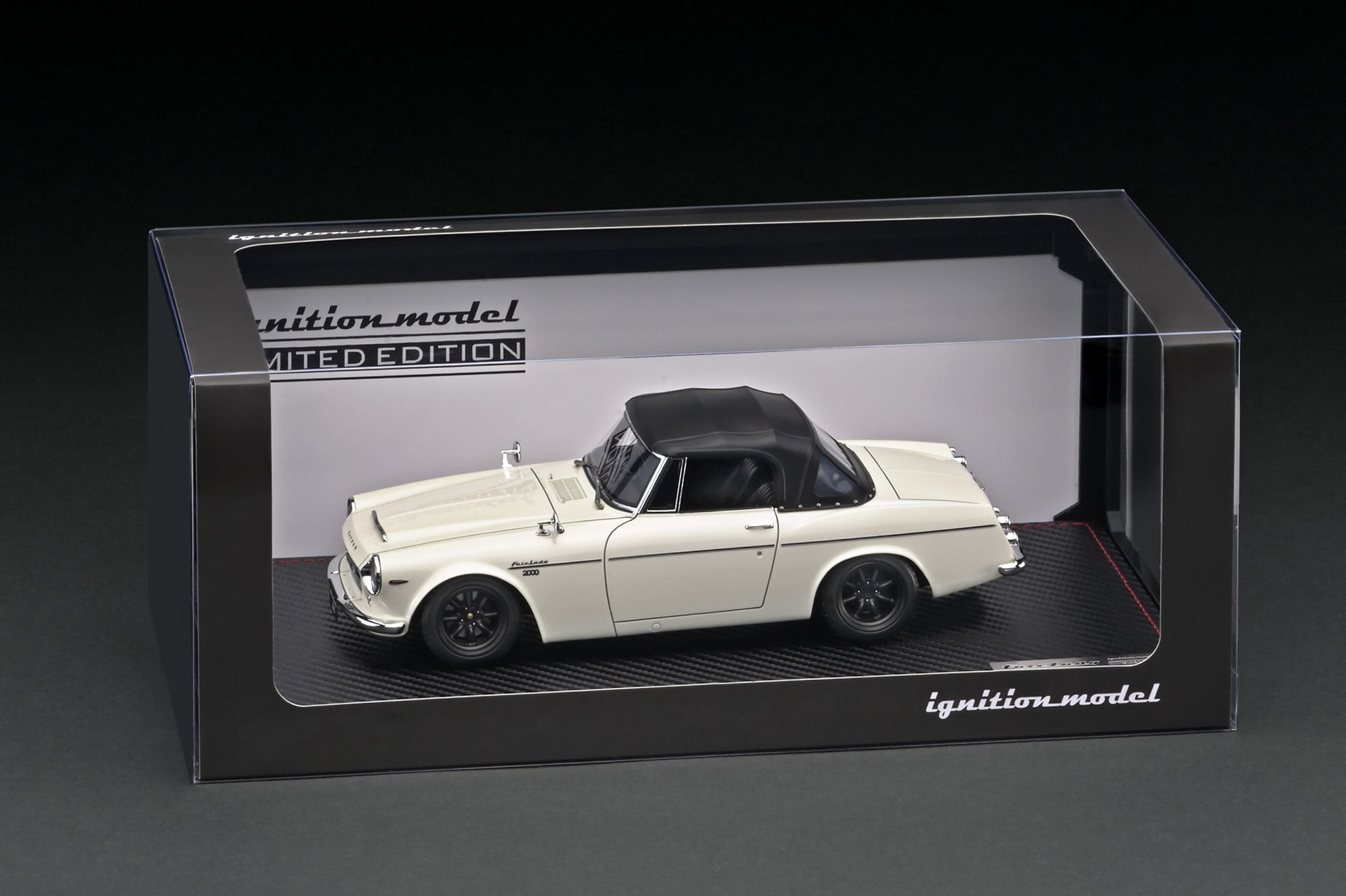 自動車 f701-d DATSUN FAIRLADY 2000 SR311 1/18 Ignition Model 1:18 Datsun Fairlady 2000 (SR311) in Light