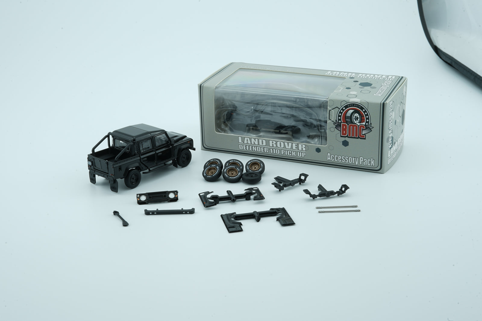 BM Creation 1:64 Land Rover 2016 Defender 110 Pick Up 4x4