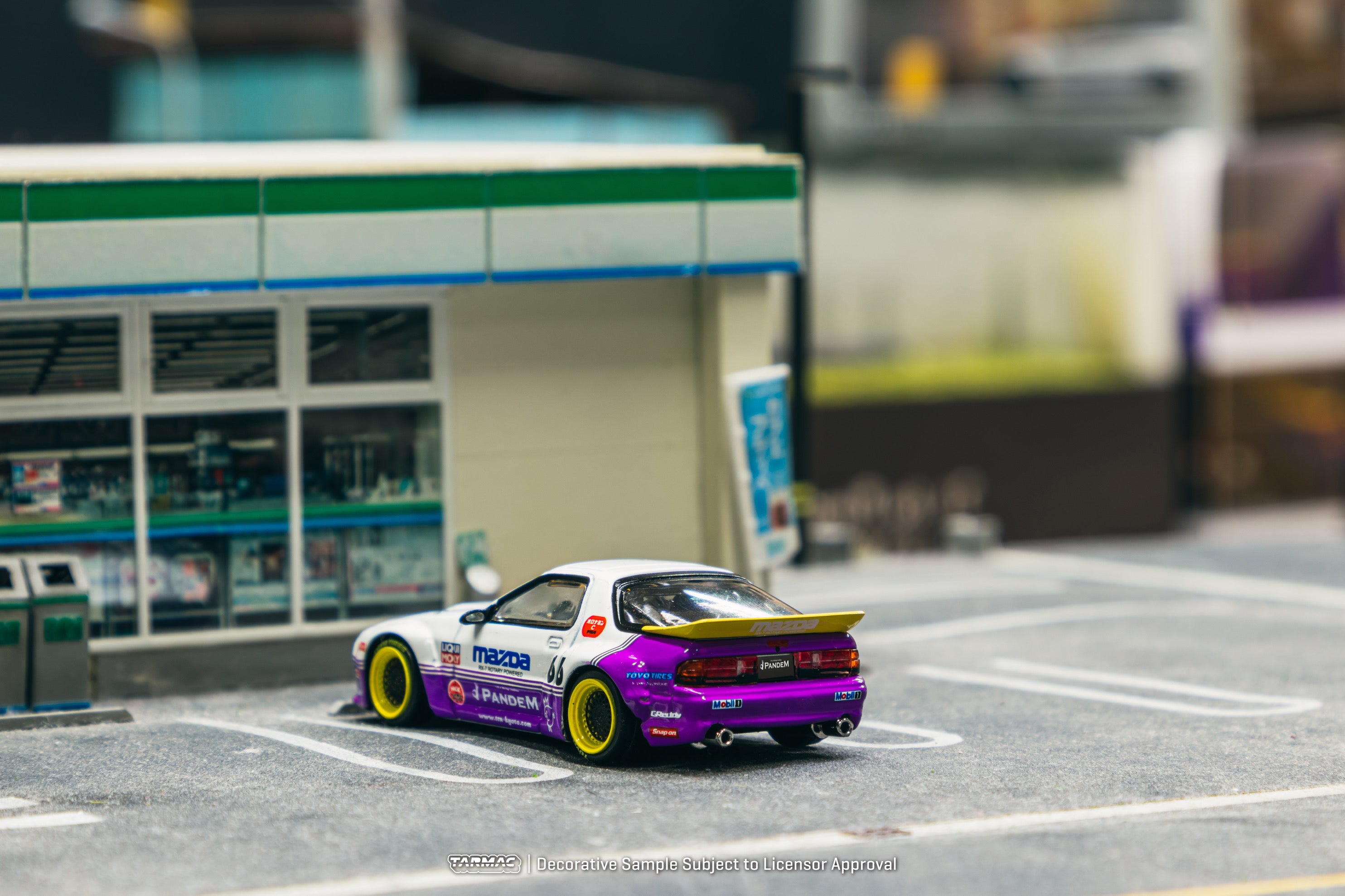 Tarmac Works 1:64 Pandem Mazda RX-7 FC3S White / purple