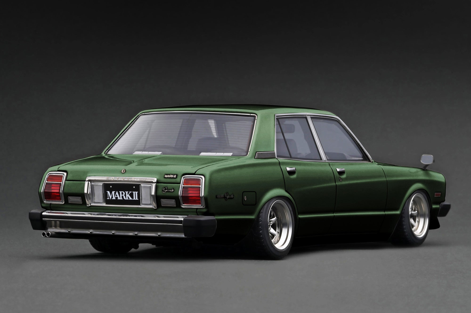 Ignition Model 1:18 Toyota MarkⅡ Sedan Grande (MX41) Green