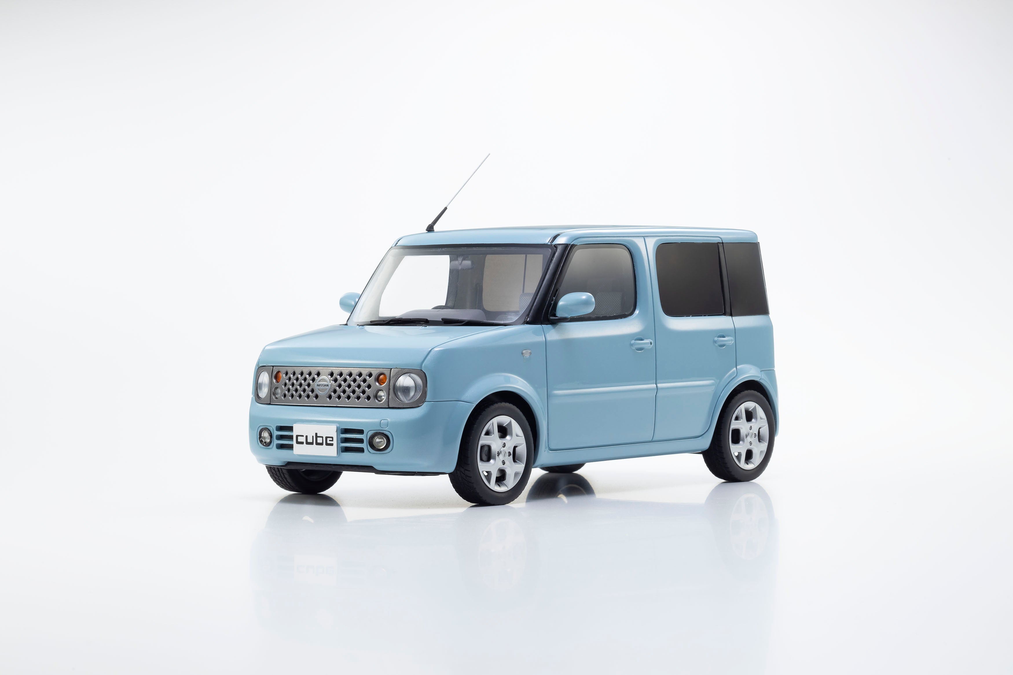 Preorder] Kyosho 1:18 Nissan CUBE (Air Blue) – Horizon Diecast