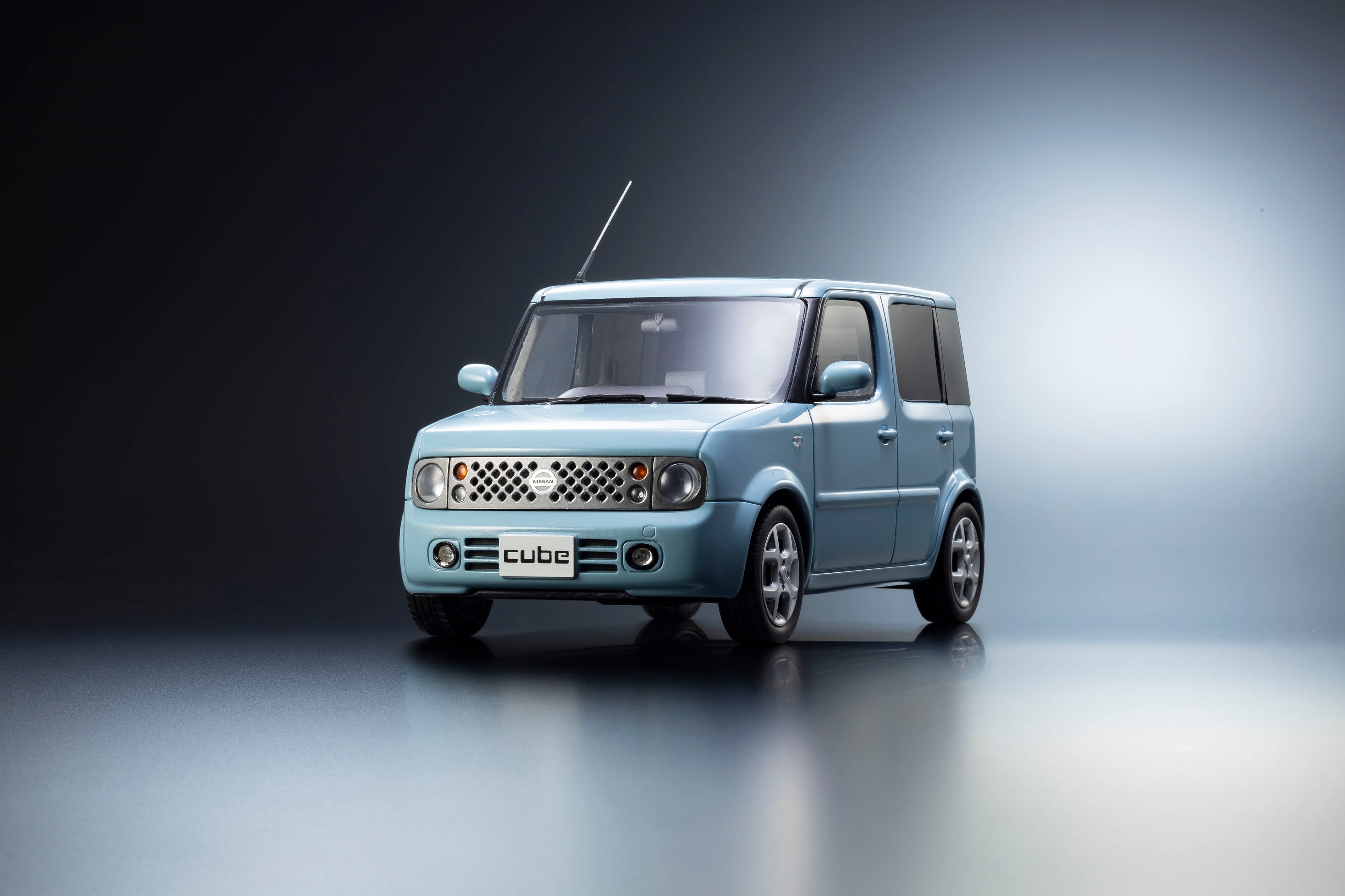 Preorder] Kyosho 1:18 Nissan CUBE (Air Blue) – Horizon Diecast
