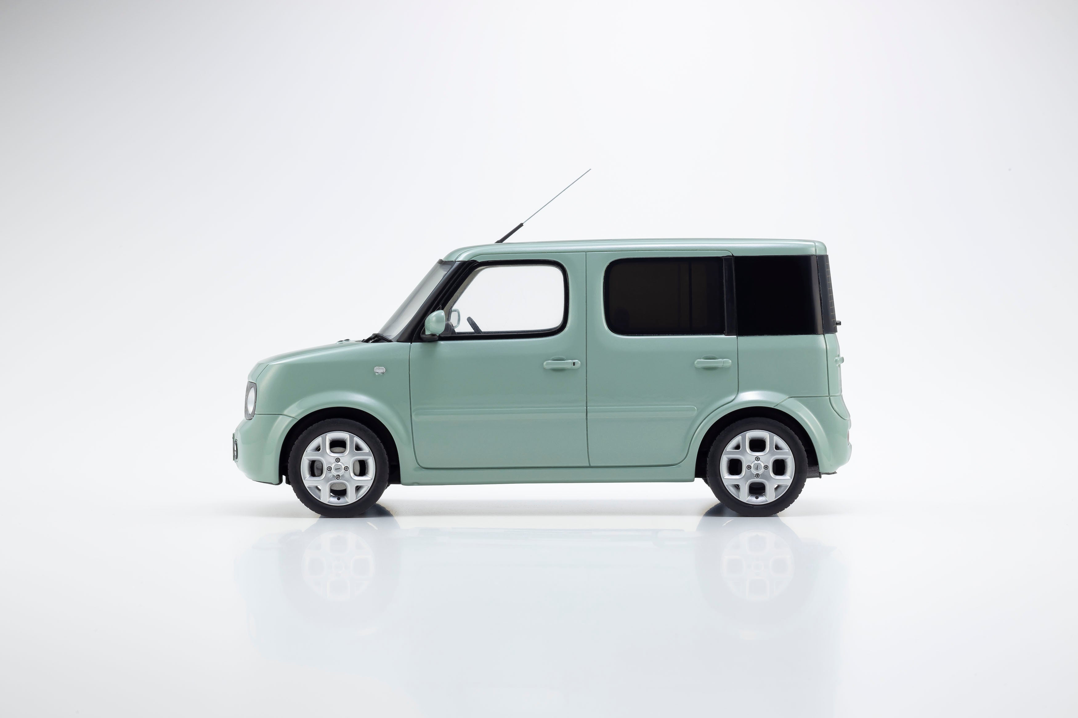 Preorder] Kyosho 1:18 Nissan CUBE (Aqua Mint) – Horizon Diecast