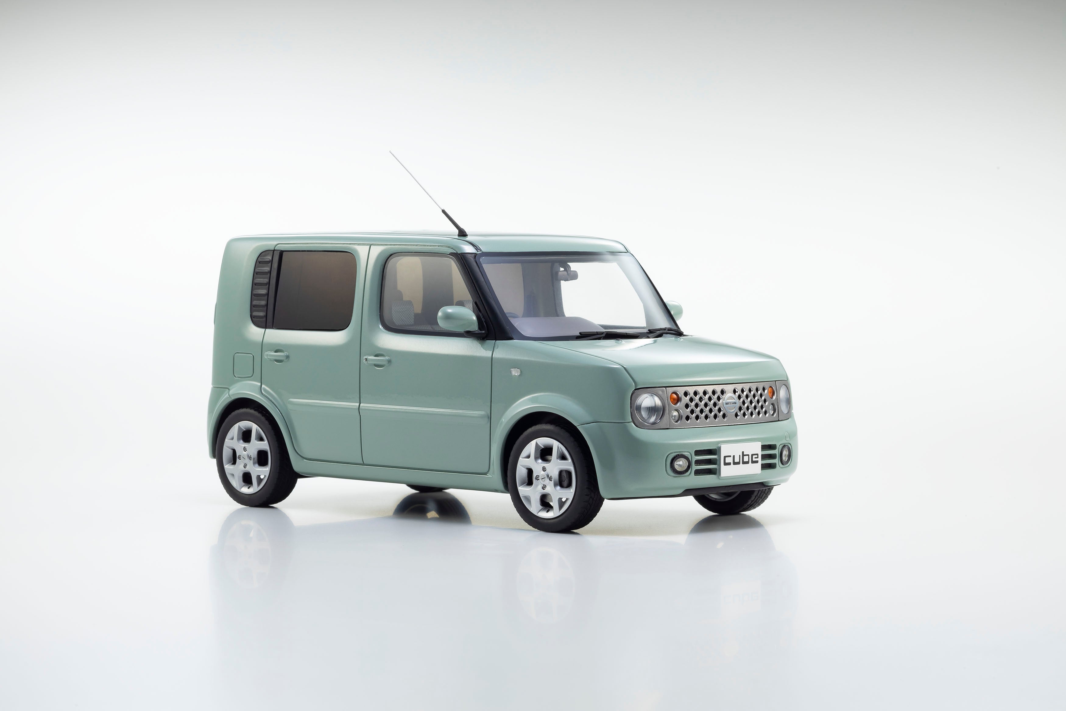 Kyosho 1/18 日産 キューブ ライトブルー Preorder] Kyosho 1:18 Nissan CUBE (Aqua Mint) – Horizon Diecast