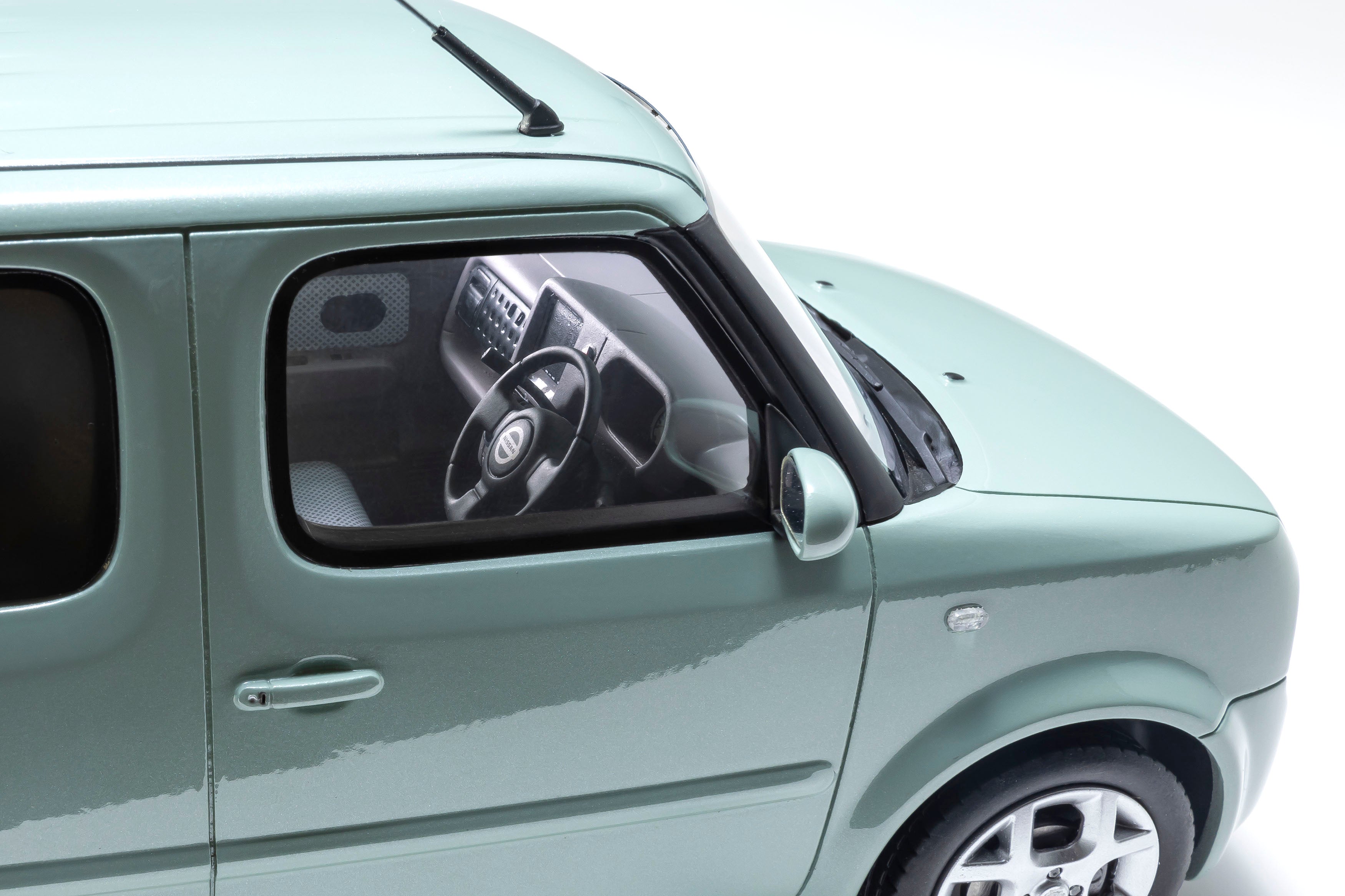 Preorder] Kyosho 1:18 Nissan CUBE (Aqua Mint) – Horizon Diecast