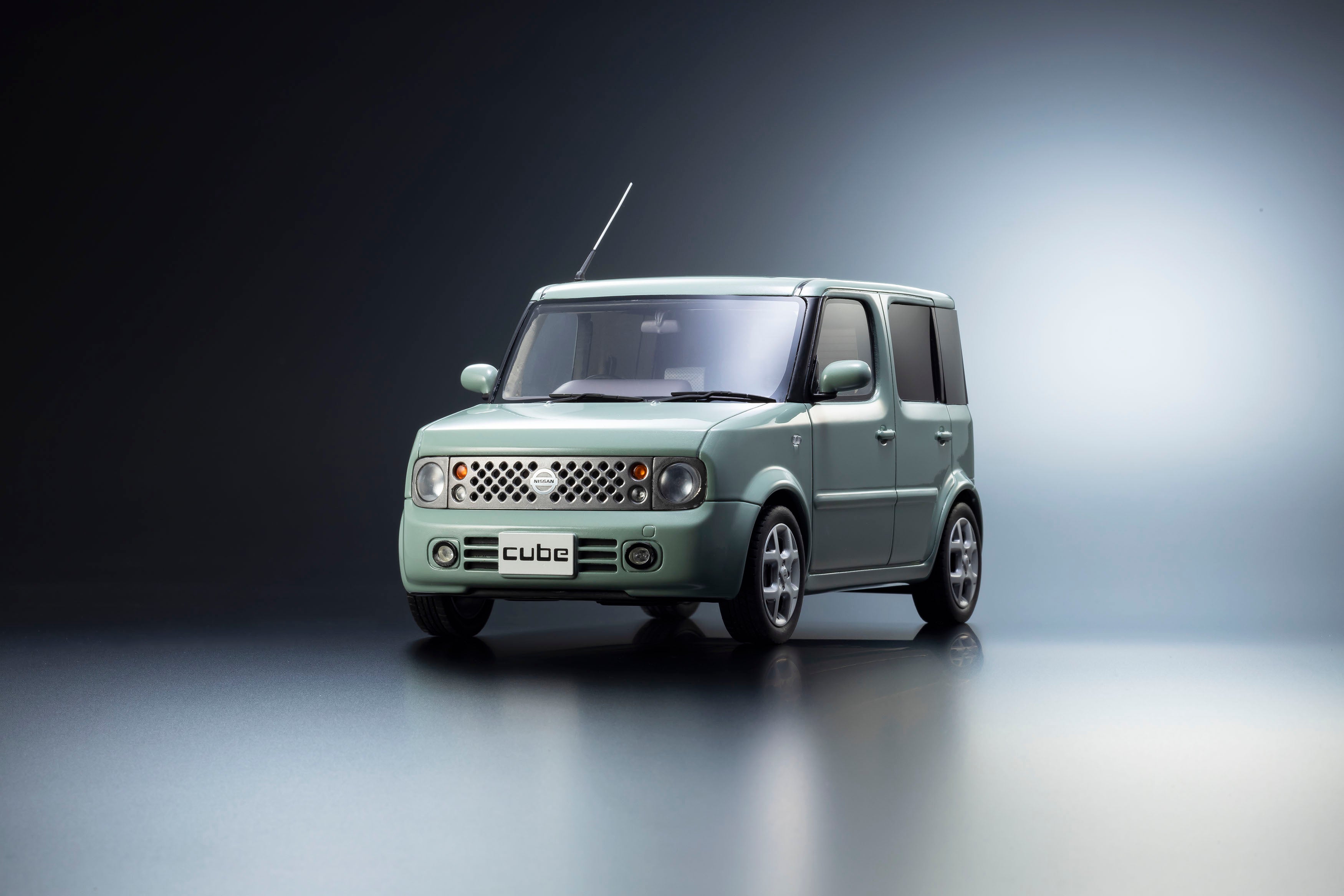 Preorder] Kyosho 1:18 Nissan CUBE (Aqua Mint) – Horizon Diecast