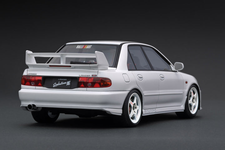 [Preorder] Ignition Model 1:18 Mitsubishi Lancer Evolution III GSR (CE9A) White