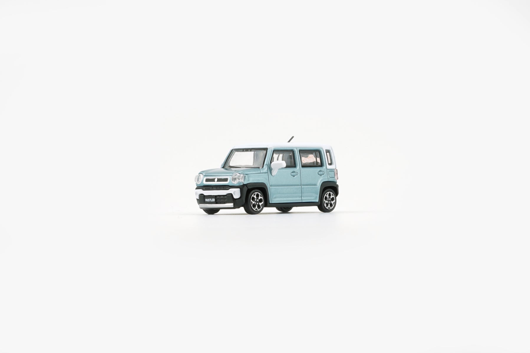 BM Creations 1:64 Suzuki 2019 Hustler -Off Blue Metalic /White Top