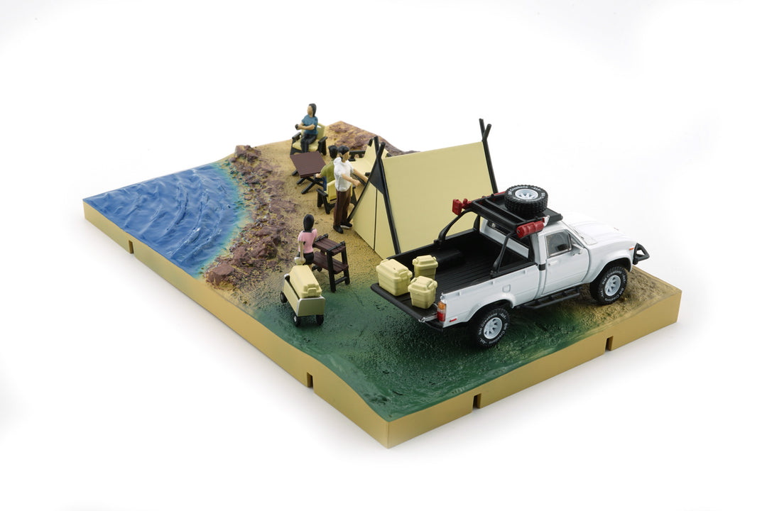 BM Creations 1:64 1980 Toyota Hilux N60, N70 -w/ Accessory+Diorama ivory Camping Set 64B0384