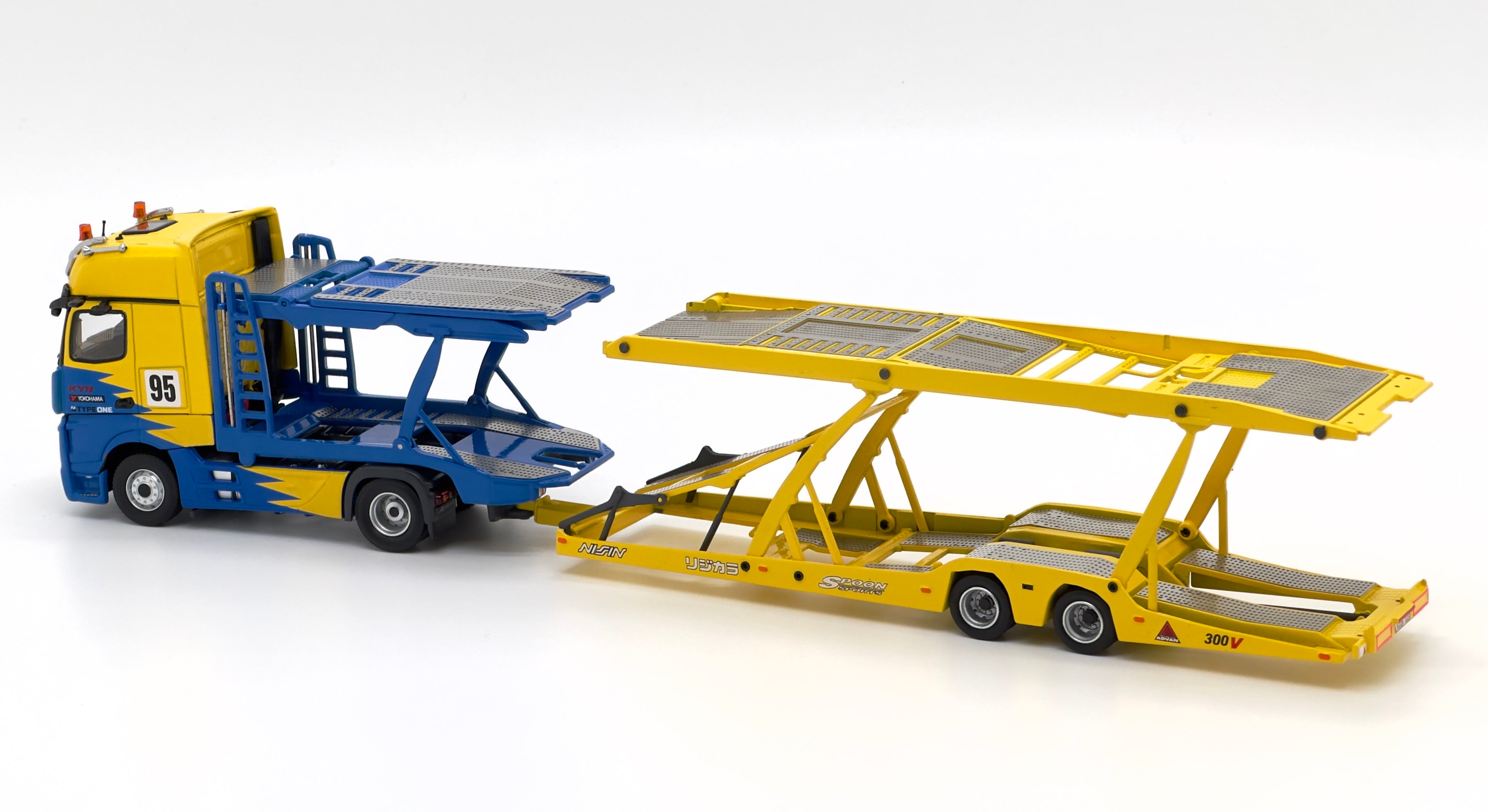 1/43 MERCEDES-BENZ ACTROS #8 RACE TRUCK BP ATKINS RACING