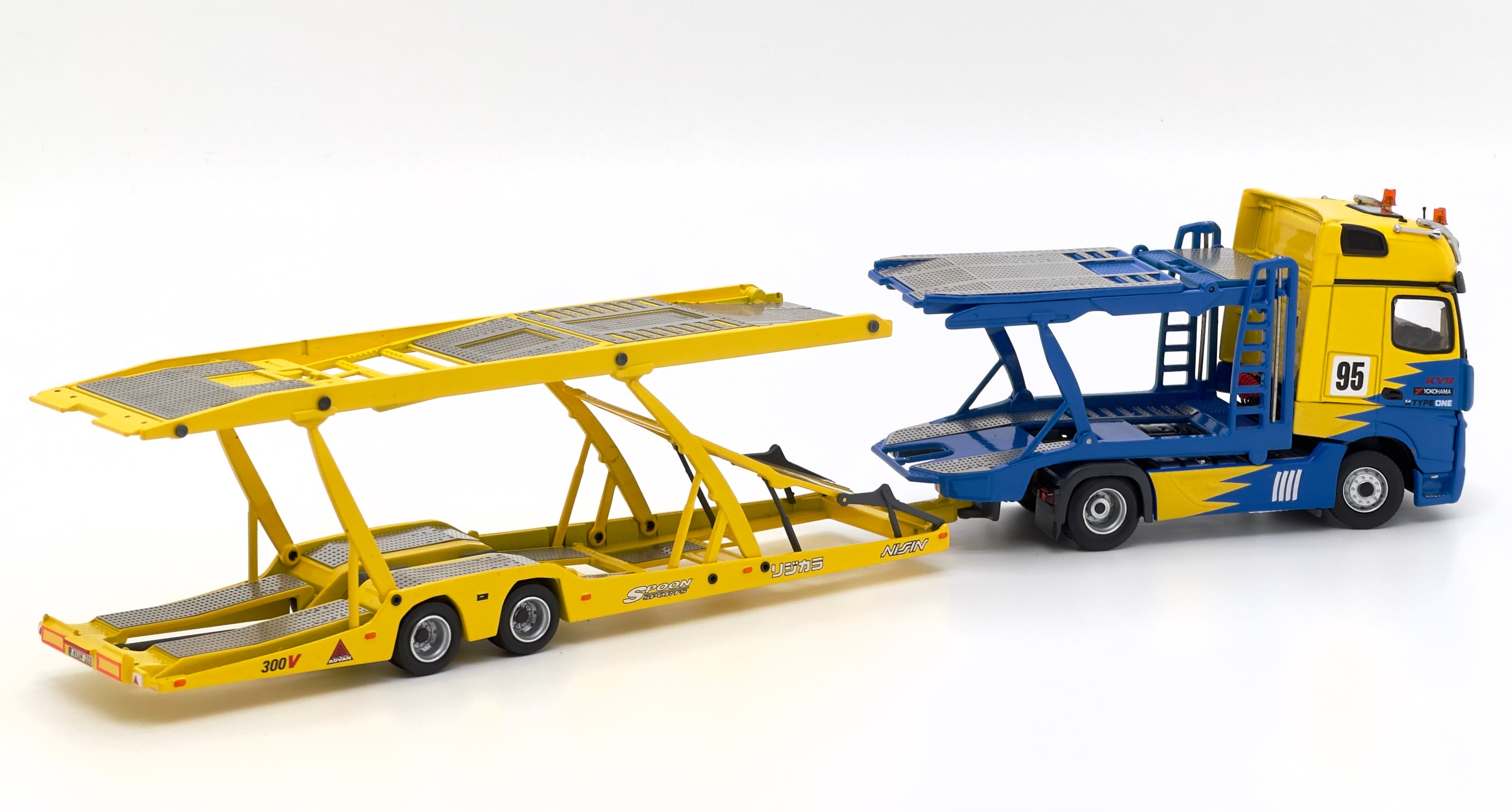 Unique Model 1:64 Mercedes-Benz Actros Double Deck
