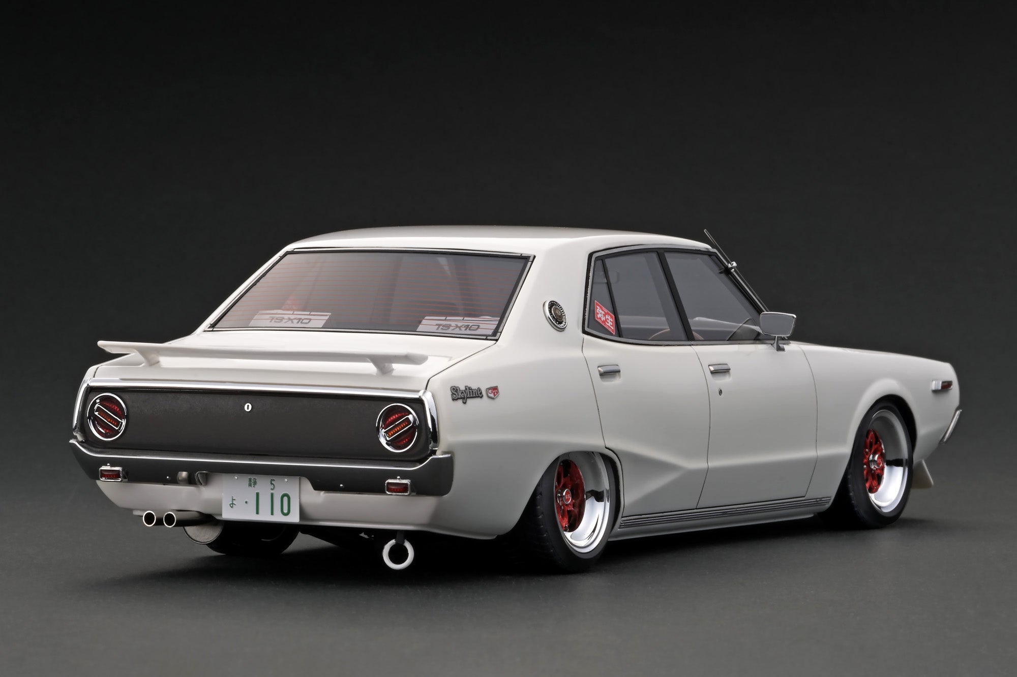SKYLINE 2000 GT-R (KPGC10 ) ホワイト 1/18 Ignition Model 1:18 Nissan Skyline 2000 GT-X (GC110) Purple IG3270