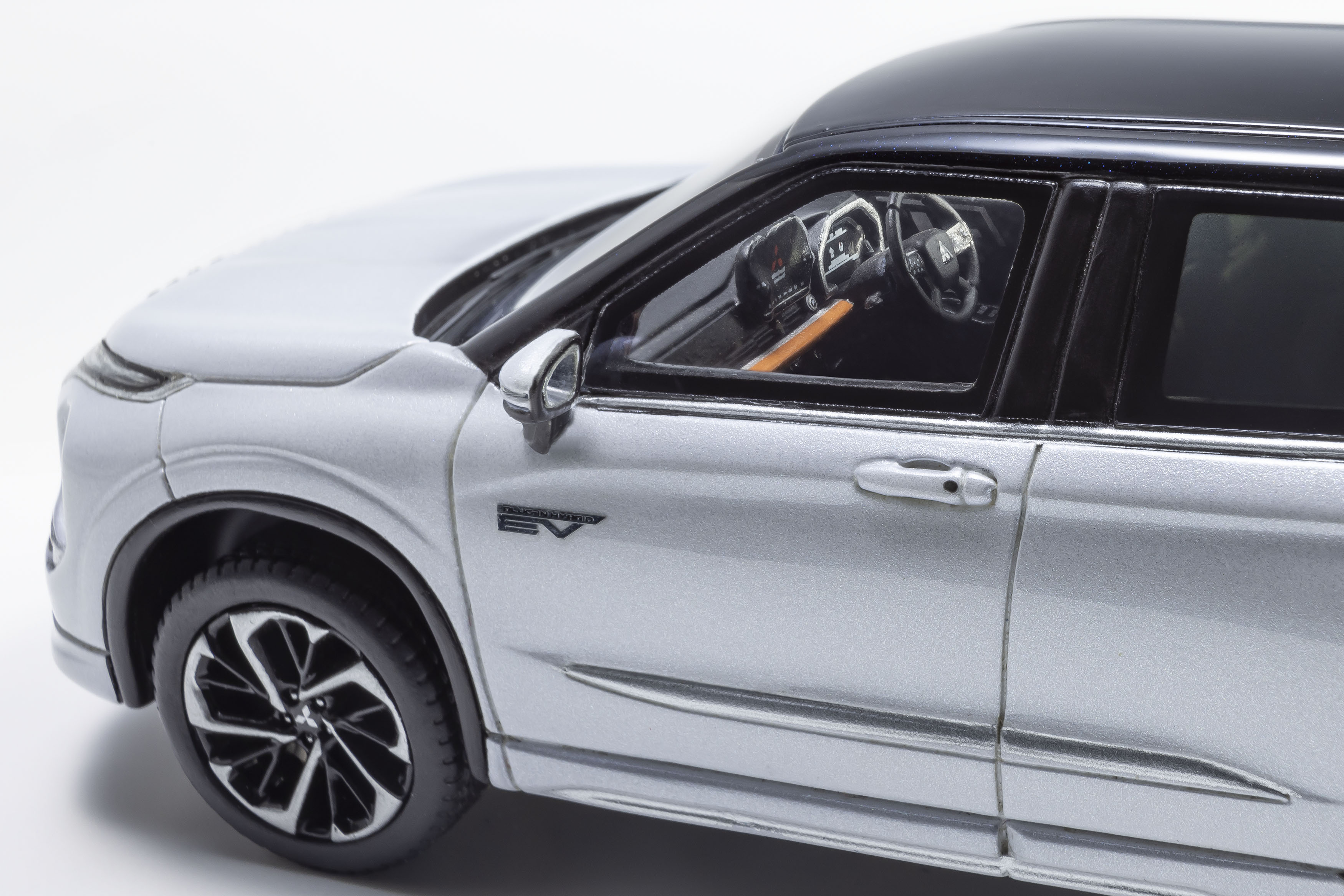 Kyosho 1:43 Mitsubishi Outlander (2 Colours) – Horizon Diecast