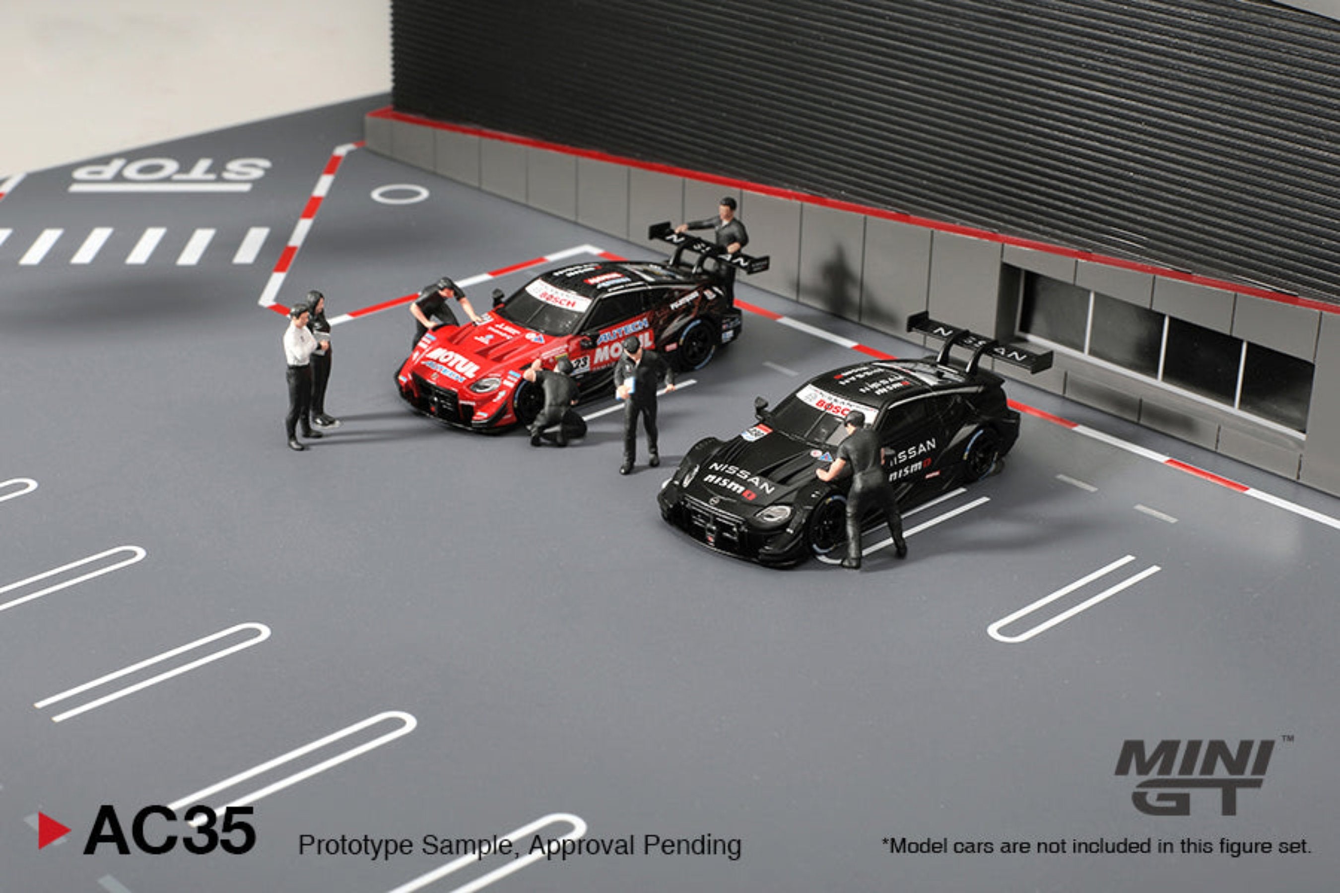 Mini GT 1:64 Diorama: NISSAN MOTORSPORTS & CUSTOMIZING CO