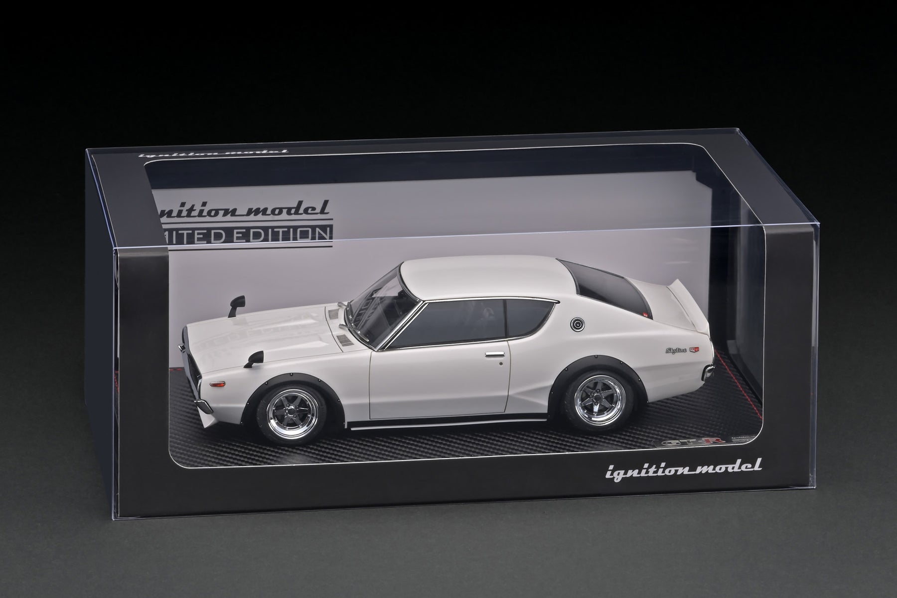 1/18 Ignition Model Nissan Skyline 2000 Turbo GT-ES (C211) White 1/18 Ignition Model Nissan Skyline 2000 Turbo GT-ES (C211) White