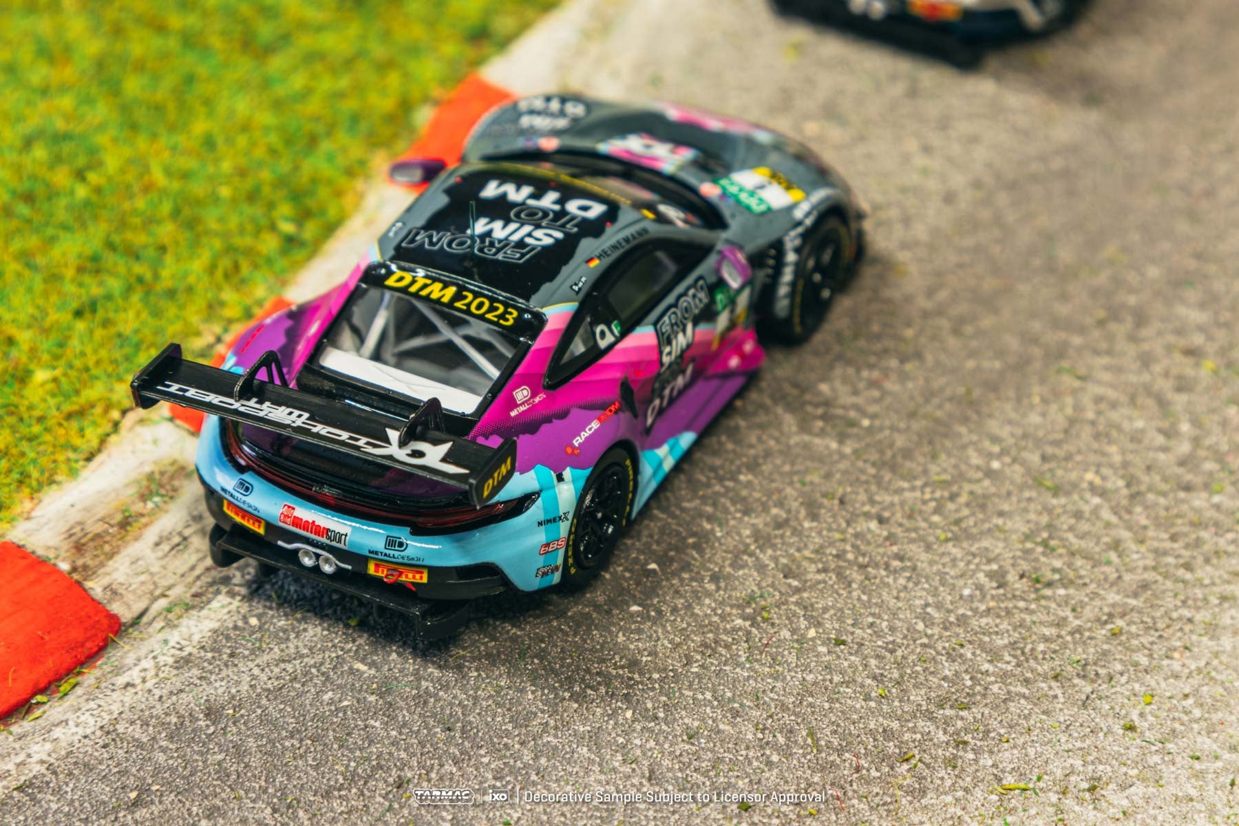 Tarmac Works 1:64 Porsche 911 GT3 R DTM 2023 Tim Heinemann T64-084