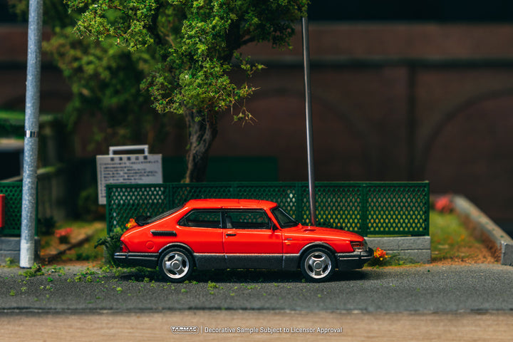 [Preorder] Tarmac Works 1:64 Saab 900 Turbo Red T64G-056-RE (Model Car + Trading Cards Combo Set)