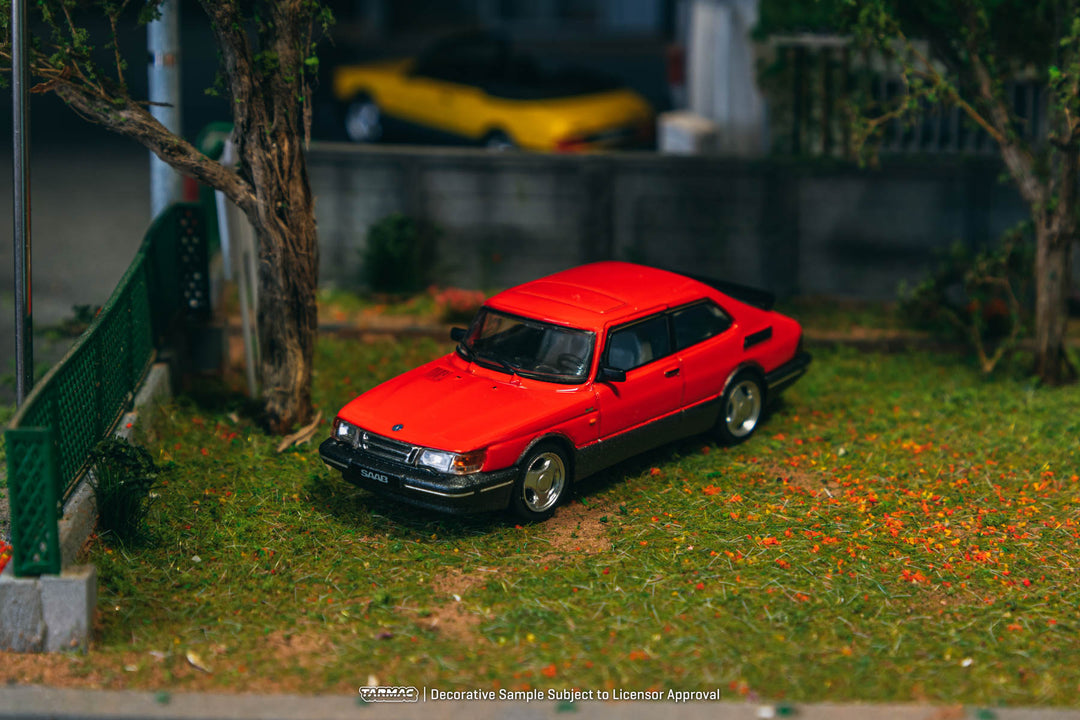 [Preorder] Tarmac Works 1:64 Saab 900 Turbo Red T64G-056-RE (Model Car + Trading Cards Combo Set)