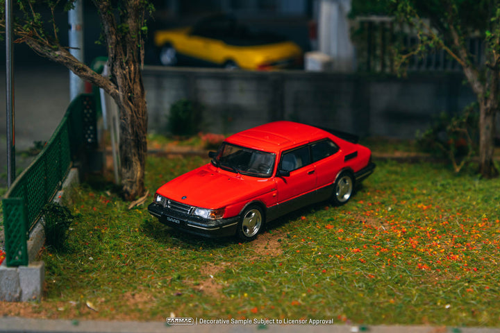 [Preorder] Tarmac Works 1:64 Saab 900 Turbo Red T64G-056-RE (Model Car + Trading Cards Combo Set)