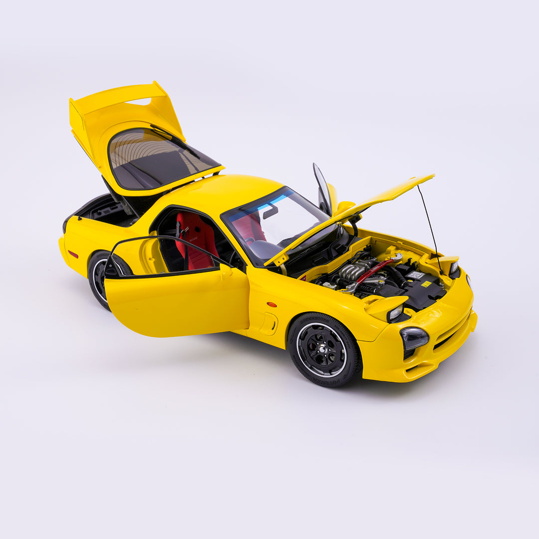 [Preorder] Polar Master 1:18 Mazda RX-7 Yellow PLM22-002-1