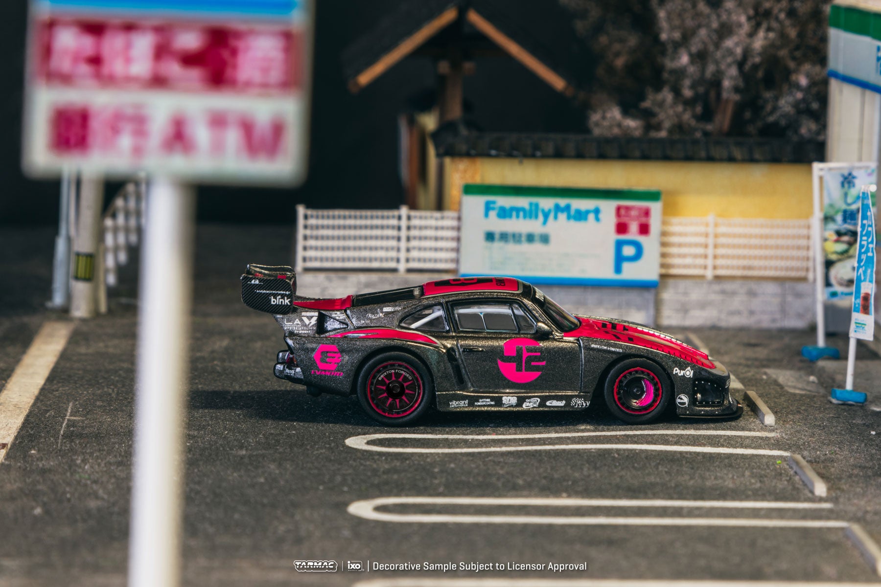 Tarmac Works 1:64 Bisimoto Porsche 935 K3V Model Car + Trading
