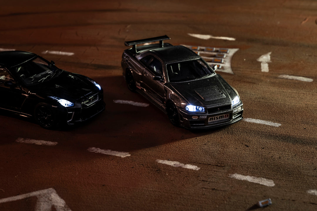 [Preorder] Kyosho 1:64 NISSAN SKYLINE GT-R with LED (NISMO BNR34 CRS Version) 07130LGR