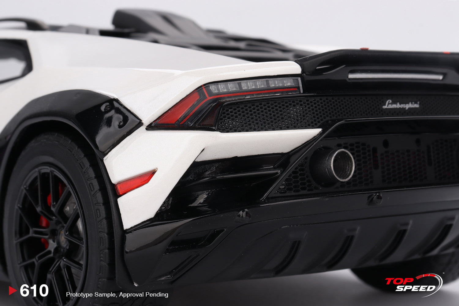 Lamborghini HURACÁN STO 1/18 とホワイトサイドバッグ Lamborghini