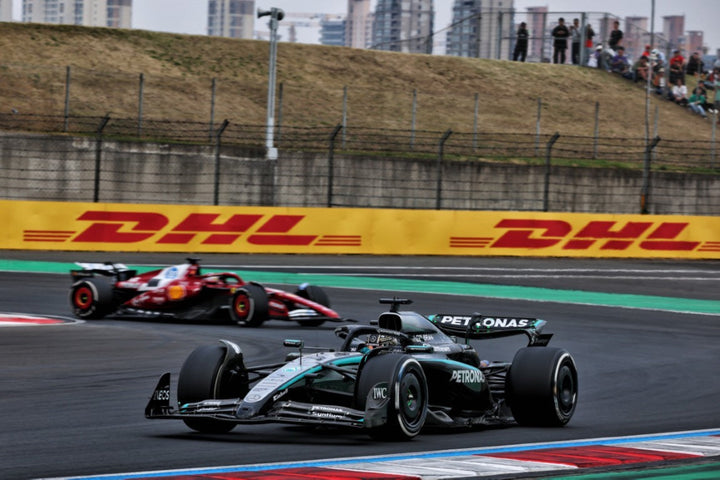 MINICHAMPS 1:18 MERCEDES-AMG PETRONAS FORMULA ONE TEAM F1 W16 E PERFORMANCE (2 Versions)