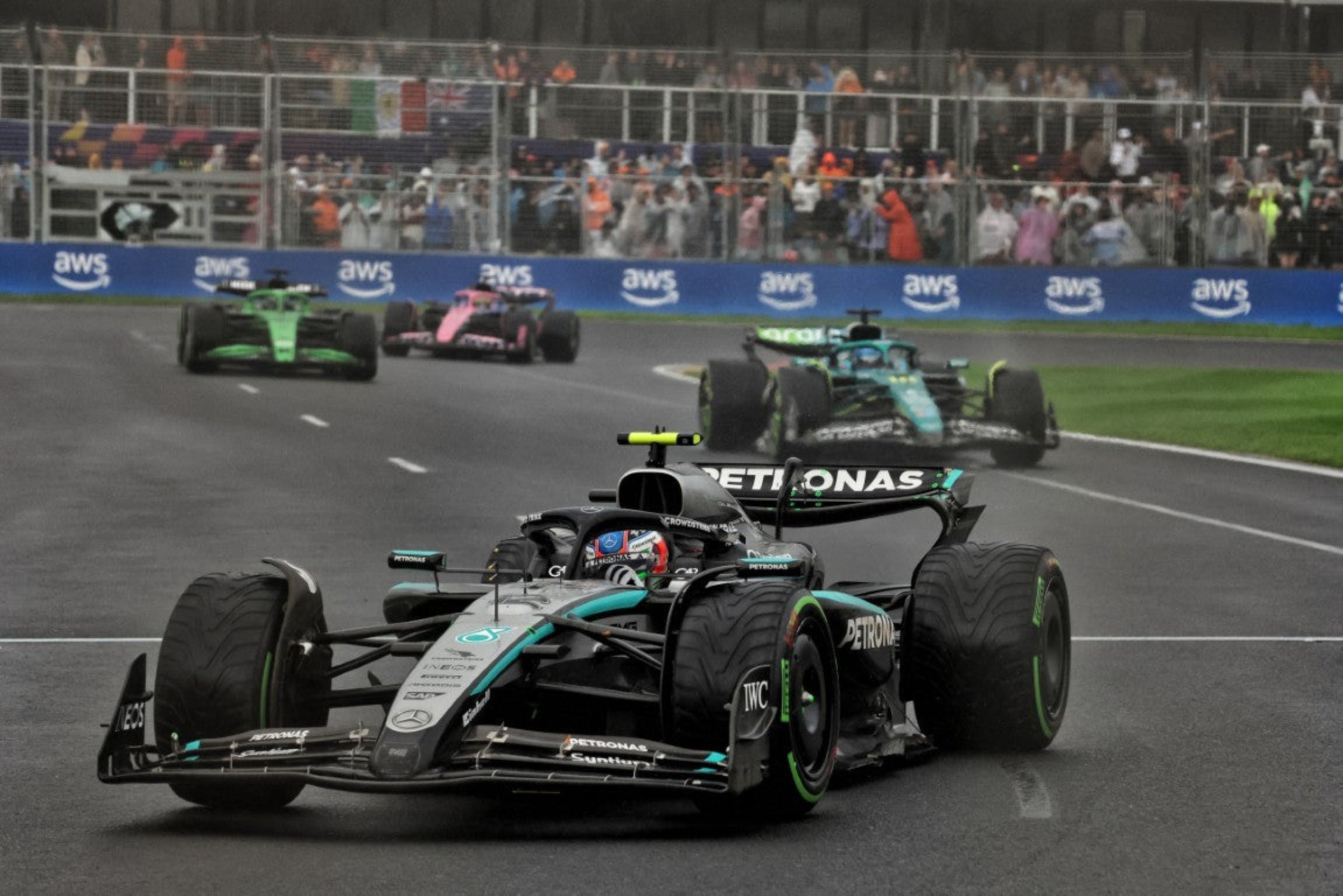 MINICHAMPS 1:18 MERCEDES-AMG PETRONAS FORMULA ONE TEAM F1 W16 E