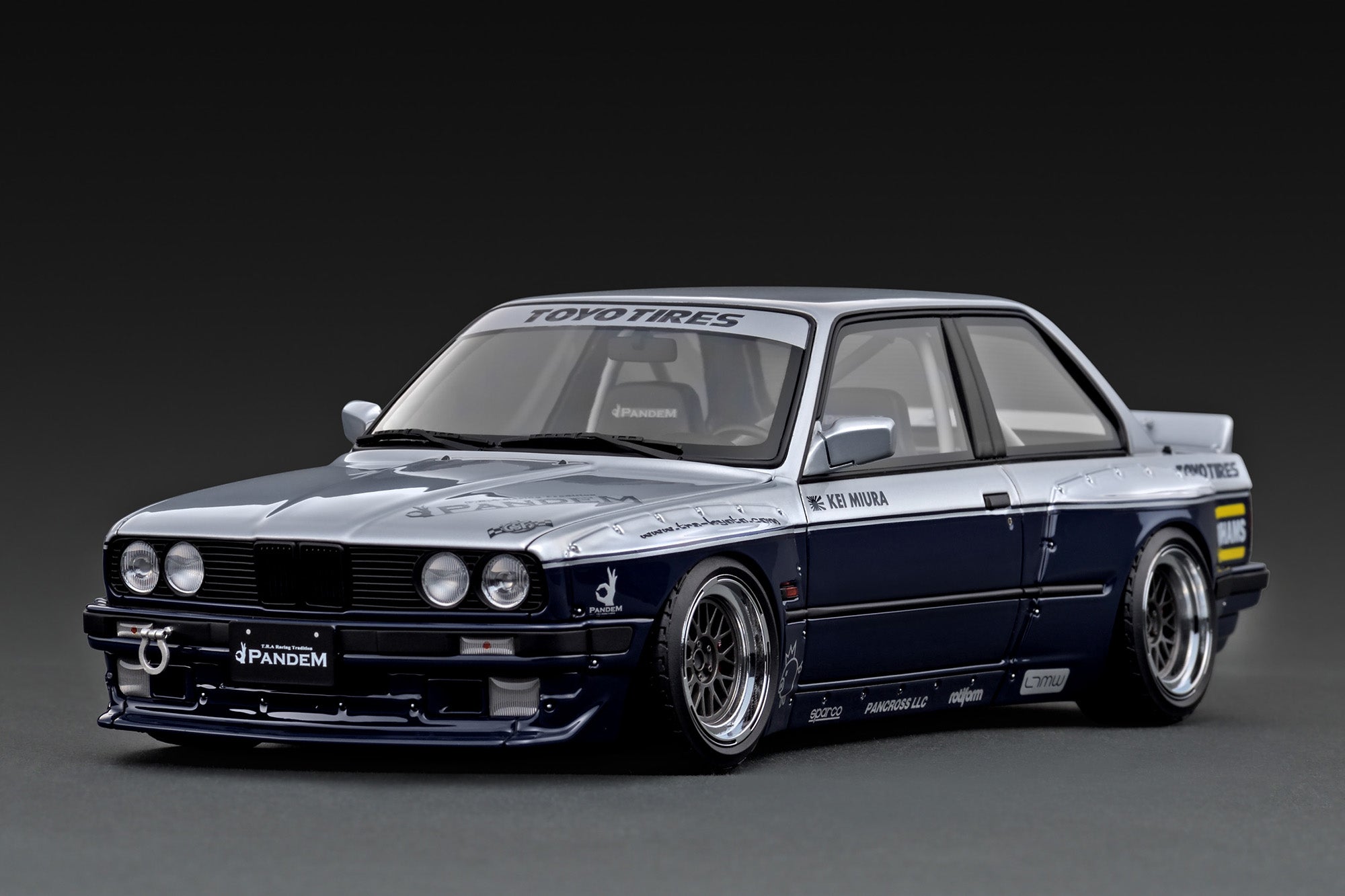 Ignition Model 1:18 PANDEM 30 Silver/White (2 Colours) IG3717