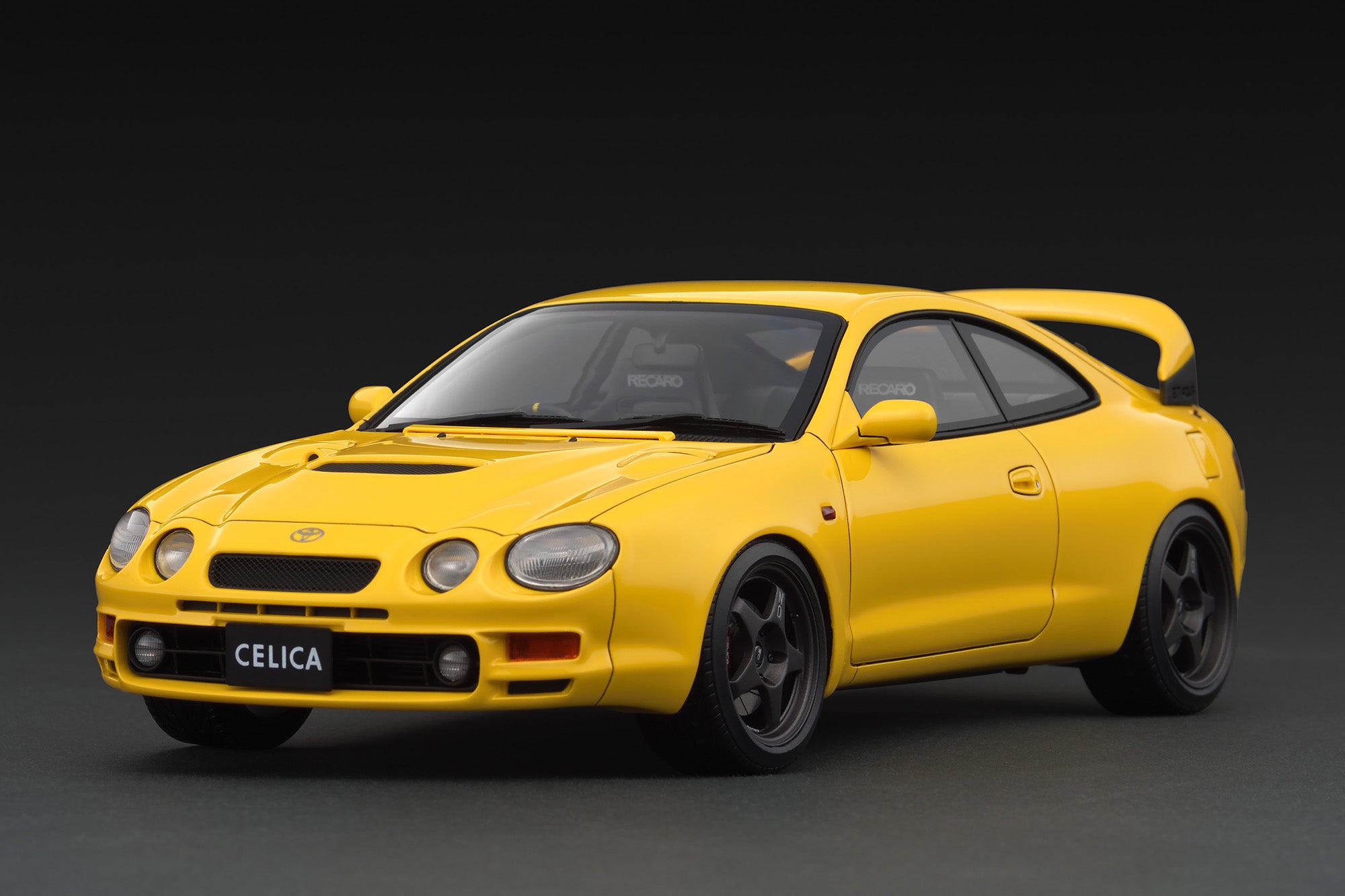 Ignition Model 1:18 Toyota Celica GT-4 (ST205) White/ Yellow