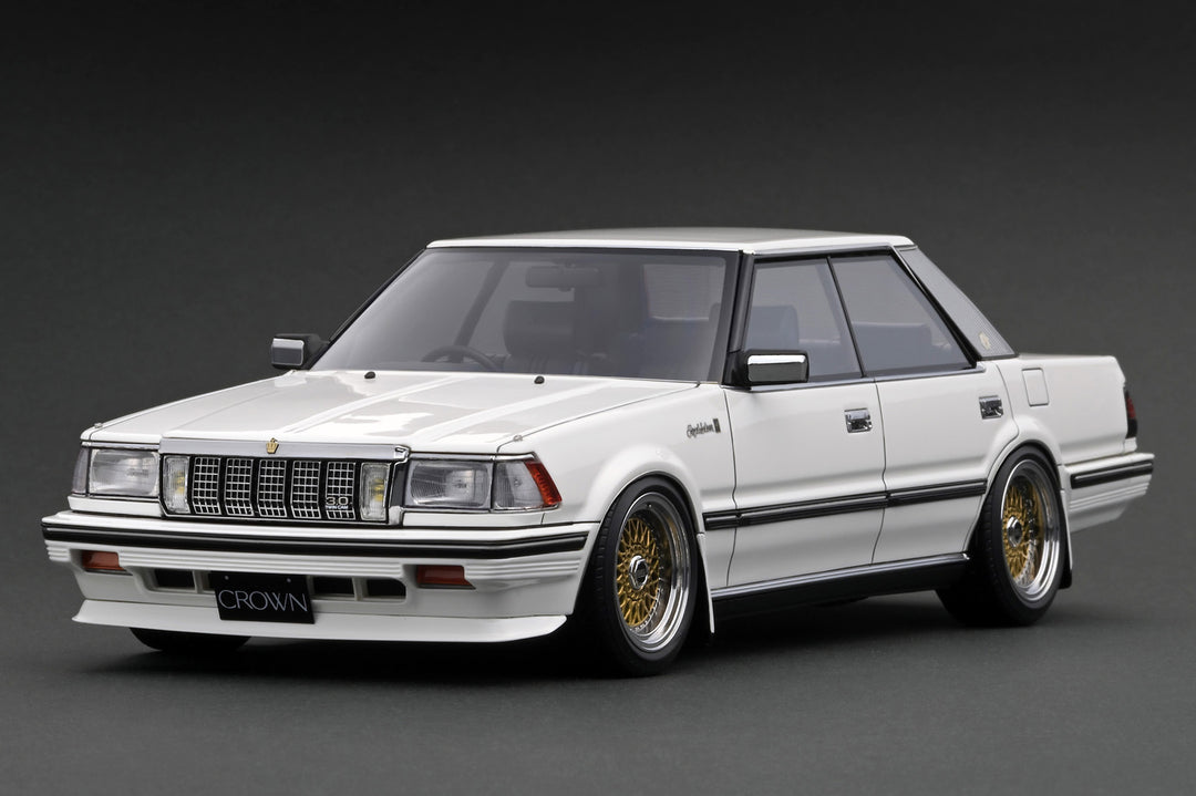 [Preorder] Ignition Model 1:18 Toyota Crown 3.0 Royal Saloon G (120) Pearl White/Gold (2 Colours)