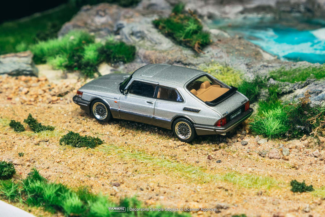 [Preorder] Tarmac Works 1:64 Saab 900 Turbo Silver T64G-056-SL